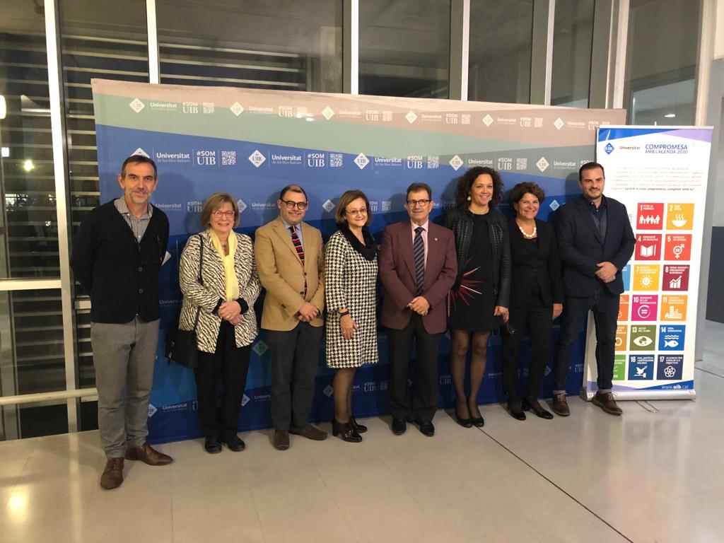 (D'esquerra a dreta) Jaume Tovar, Teresa Riera, Cosme Bonet, Cristina Gallach, Llorenç Huguet, Catalina Cladera, Joana Socias i Tomeu Trias.