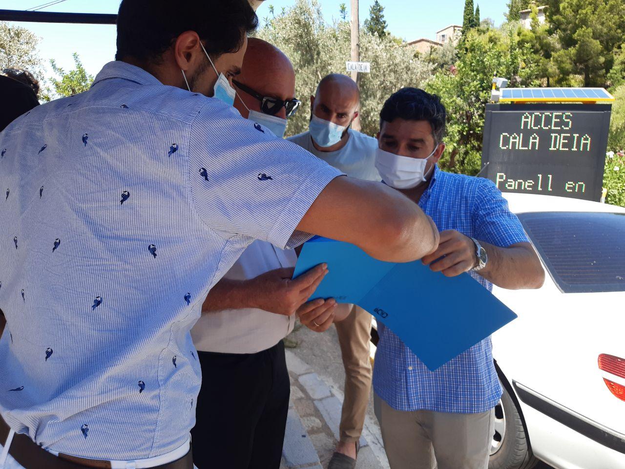 El Departament de Mobilitat i Infraestructures instal·la la primera estació mòbil d'aforaments per controlar els accessos a cala Deià