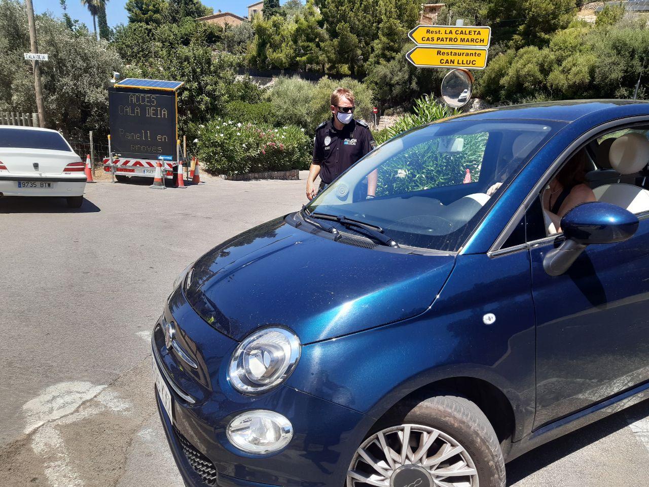 El Departament de Mobilitat i Infraestructures instal·la la primera estació mòbil d'aforaments per controlar els accessos a cala Deià