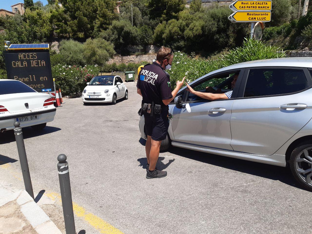 El Departament de Mobilitat i Infraestructures instal·la la primera estació mòbil d'aforaments per controlar els accessos a cala Deià