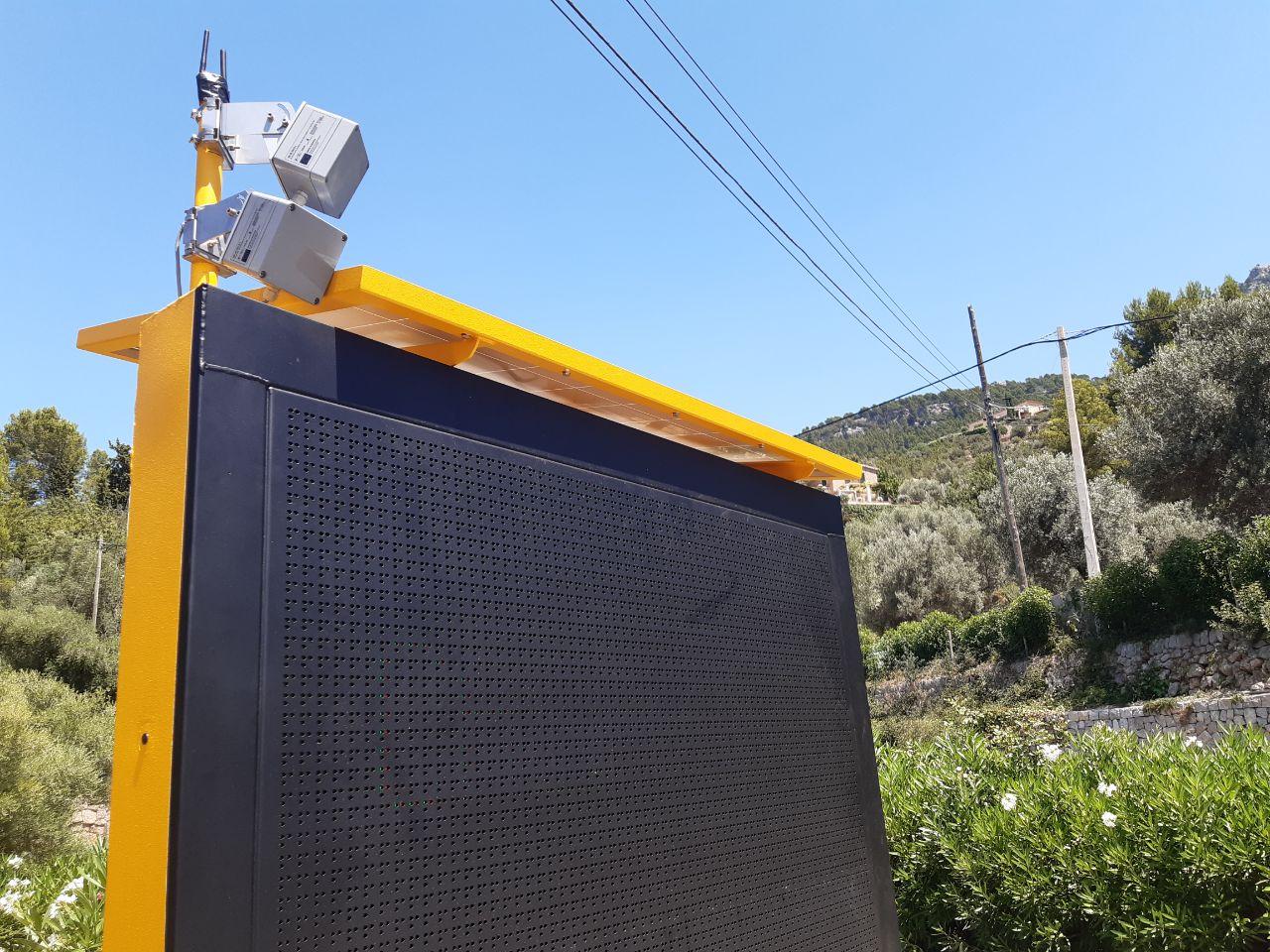 El Departament de Mobilitat i Infraestructures instal·la la primera estació mòbil d'aforaments per controlar els accessos a cala Deià