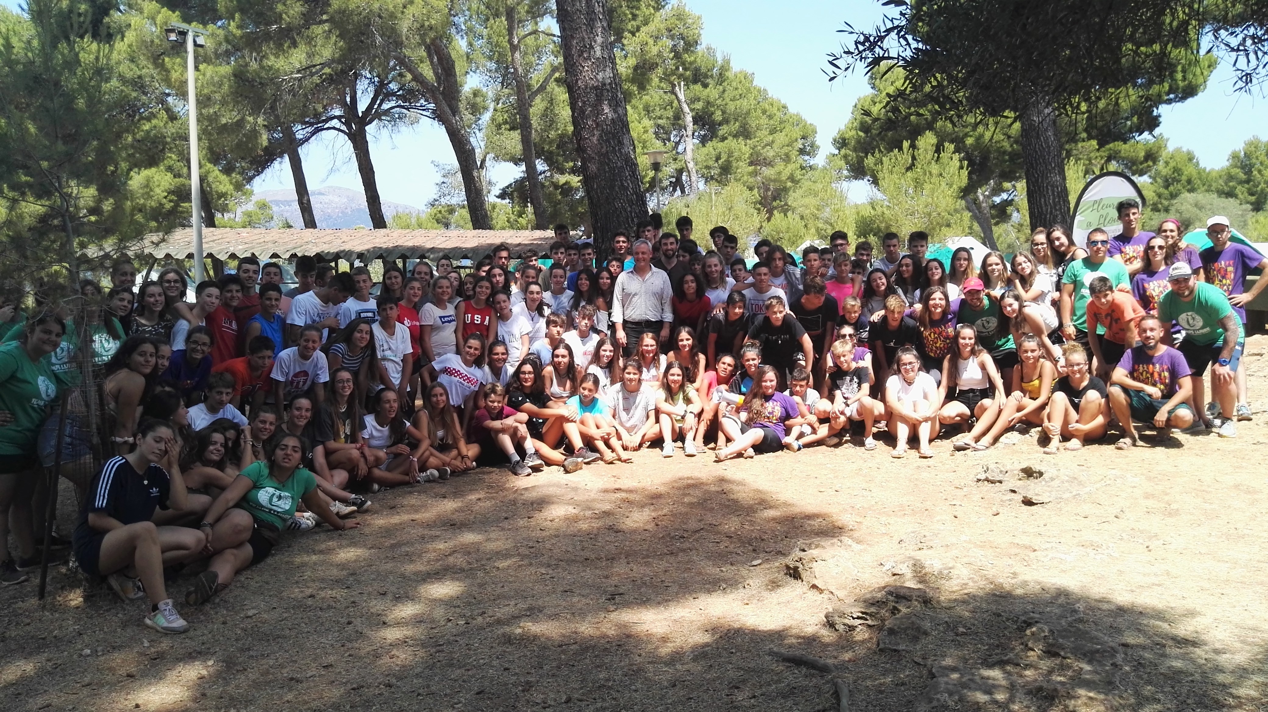 Visita del conseller executiu Jaume Alzamora i el director insular Àlex Segura als campaments de La Victòria, organitzats per primera vegada pel Consell de Mallorca