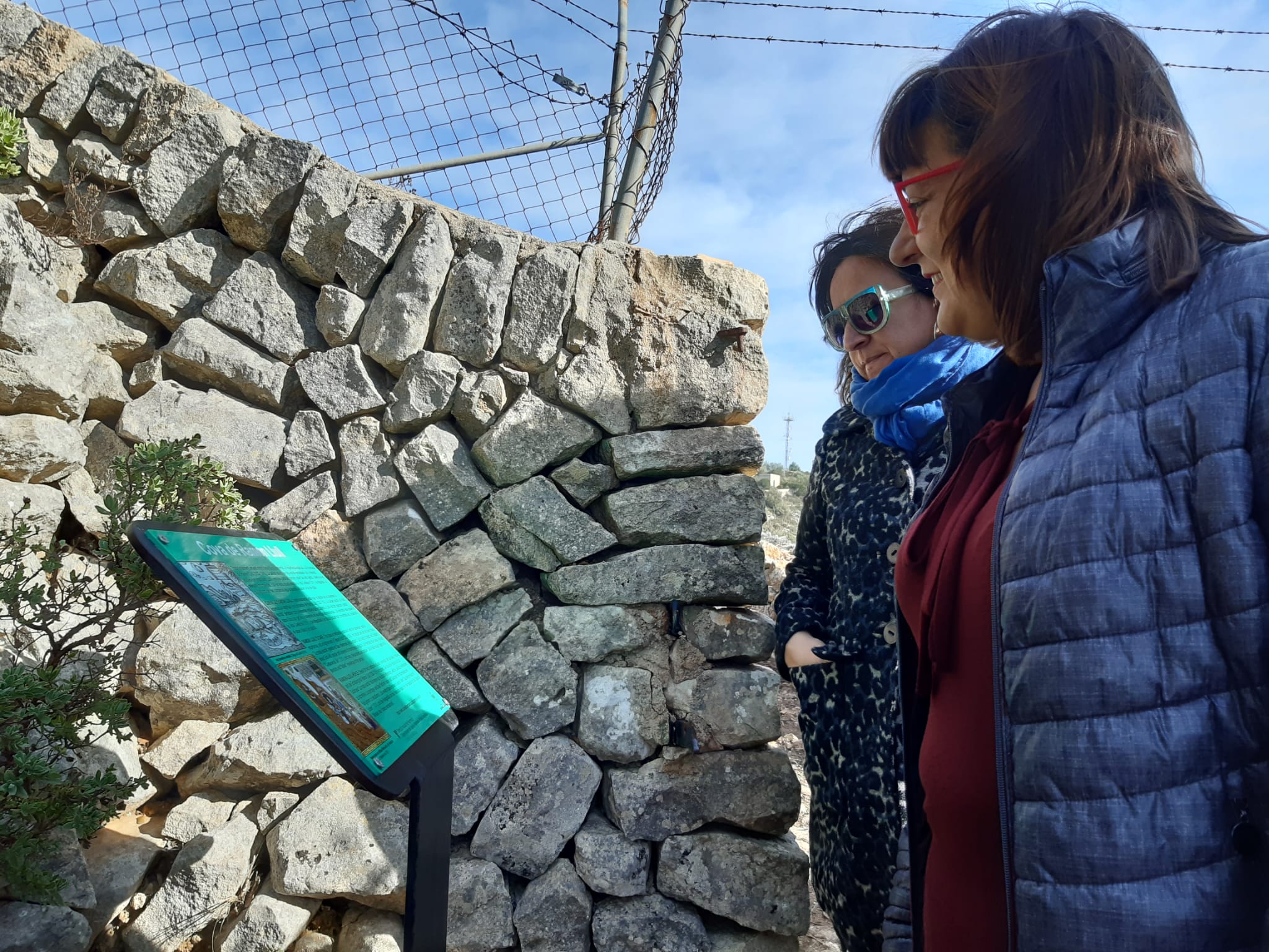 Visita Cova Ramon Llull nous cartells