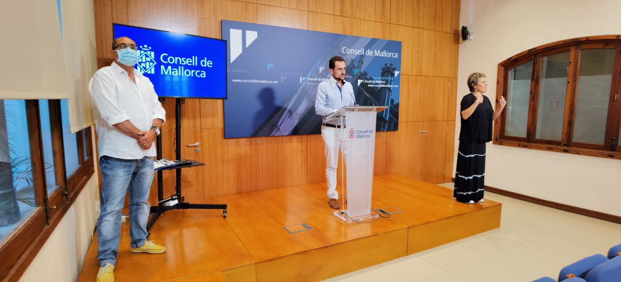 Rueda de prensa de la presentación de la estación de ITV móvil.