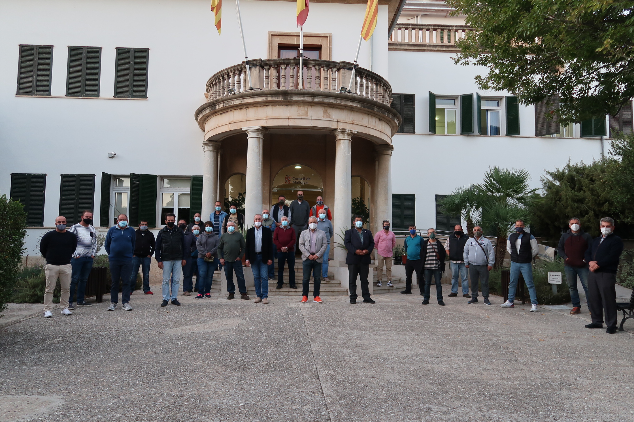 Representants del Consell, Federació Balear de Caça i societats de caçadors de Mallorca 