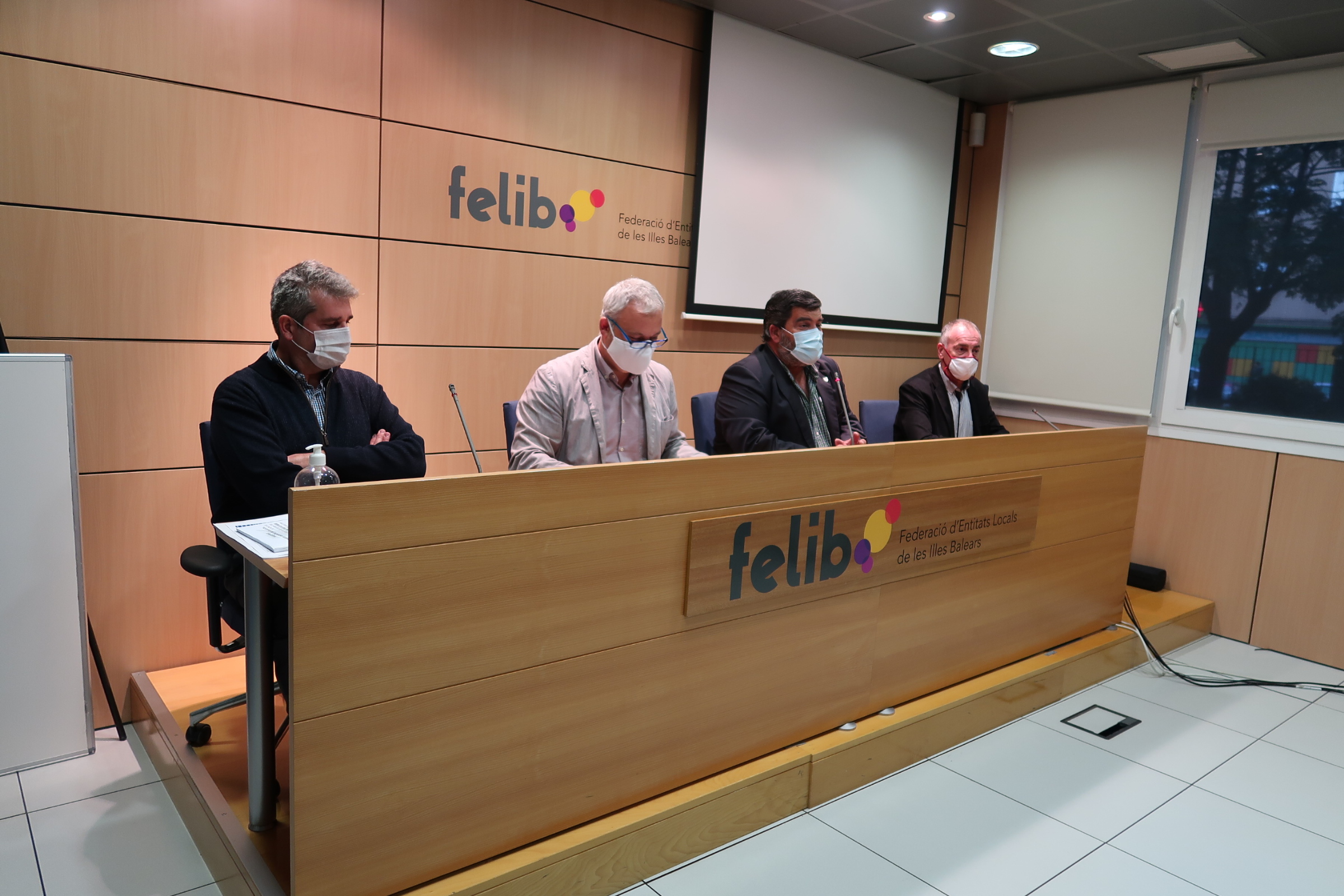 El conseller Jaume Alzamora i el president de la Federació Balear de Pedro Bestard.