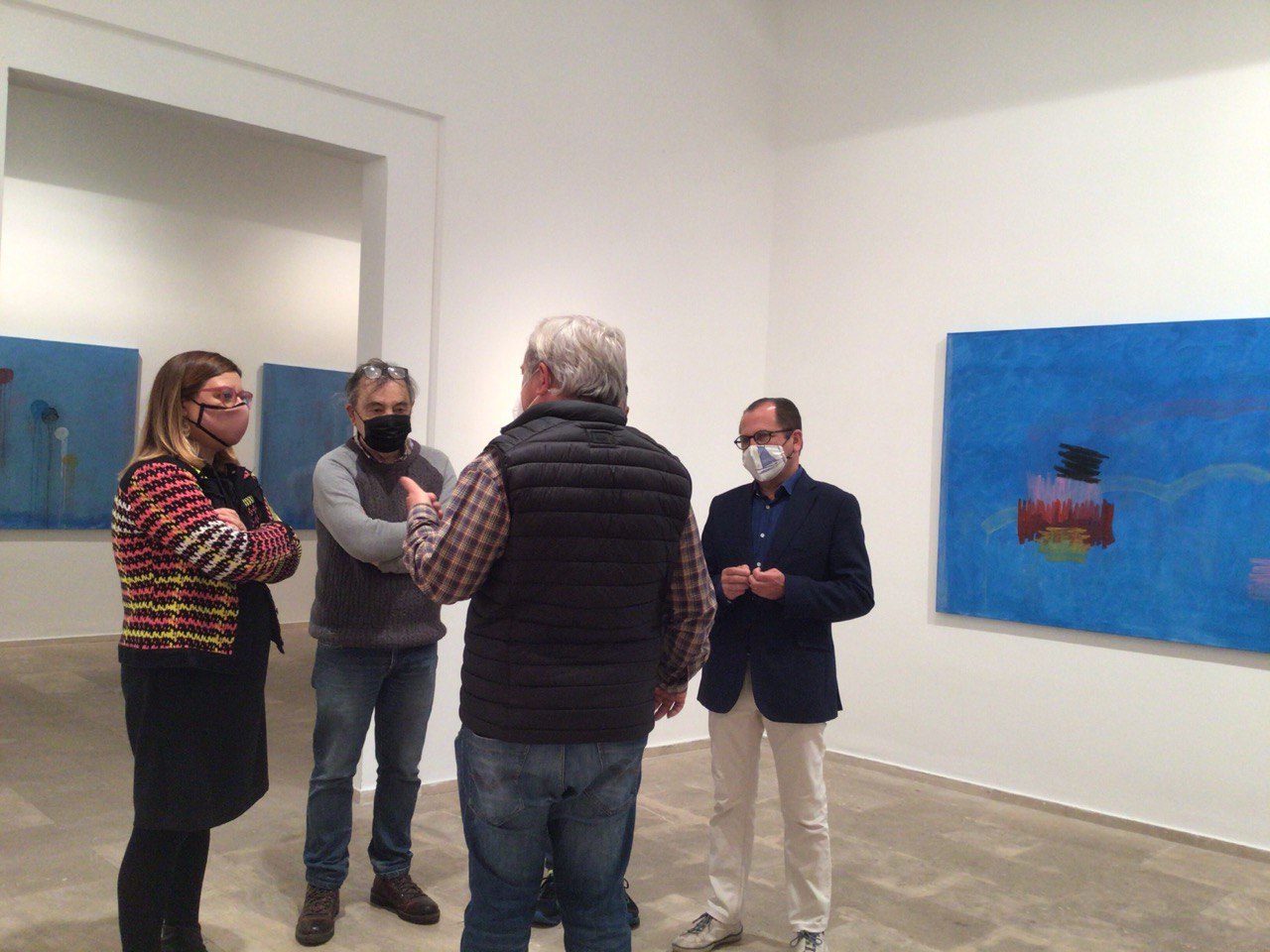 Visita a l'exposició «Dec una cançó», de Pep Coll.