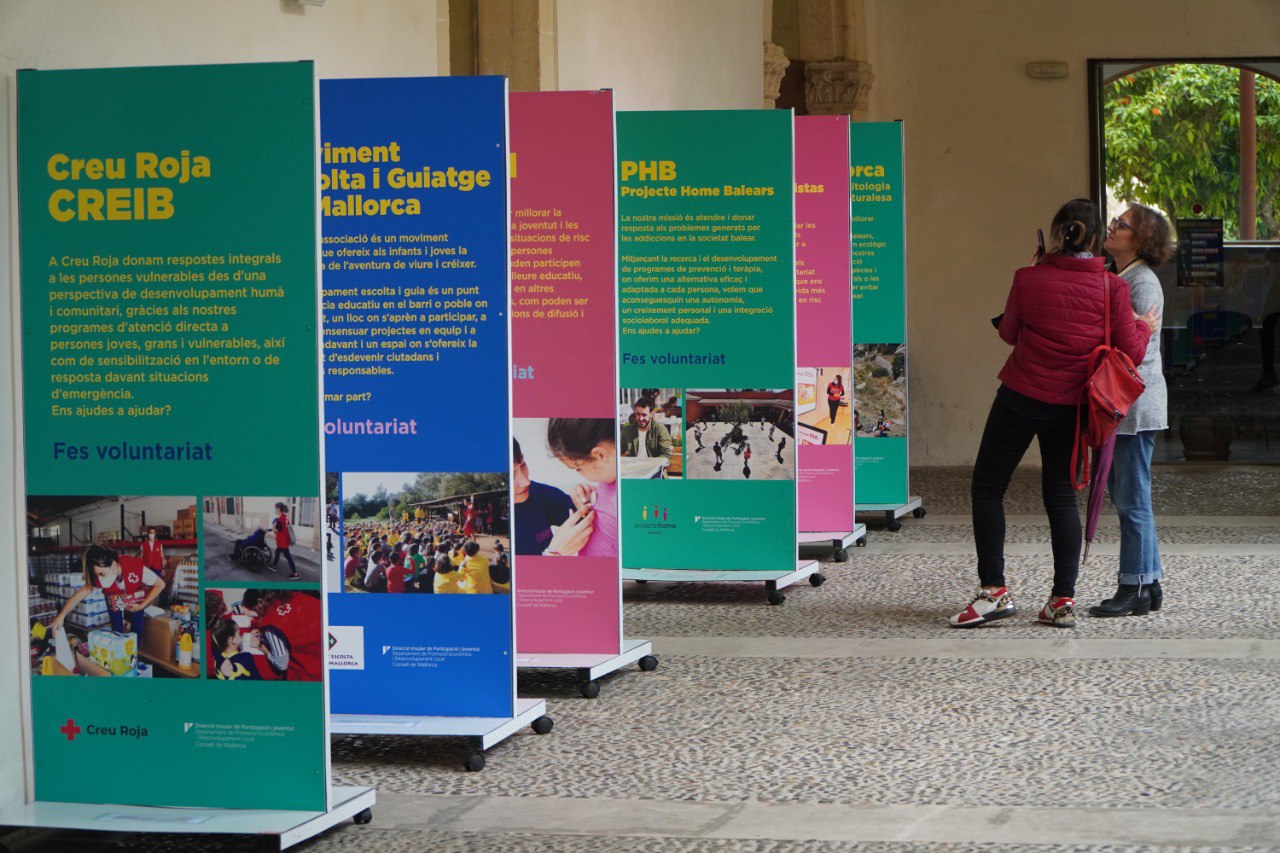 'Es necessiten motius per ajudar?' estará en el Claustre de Manacor hasta el 26 de mayo.