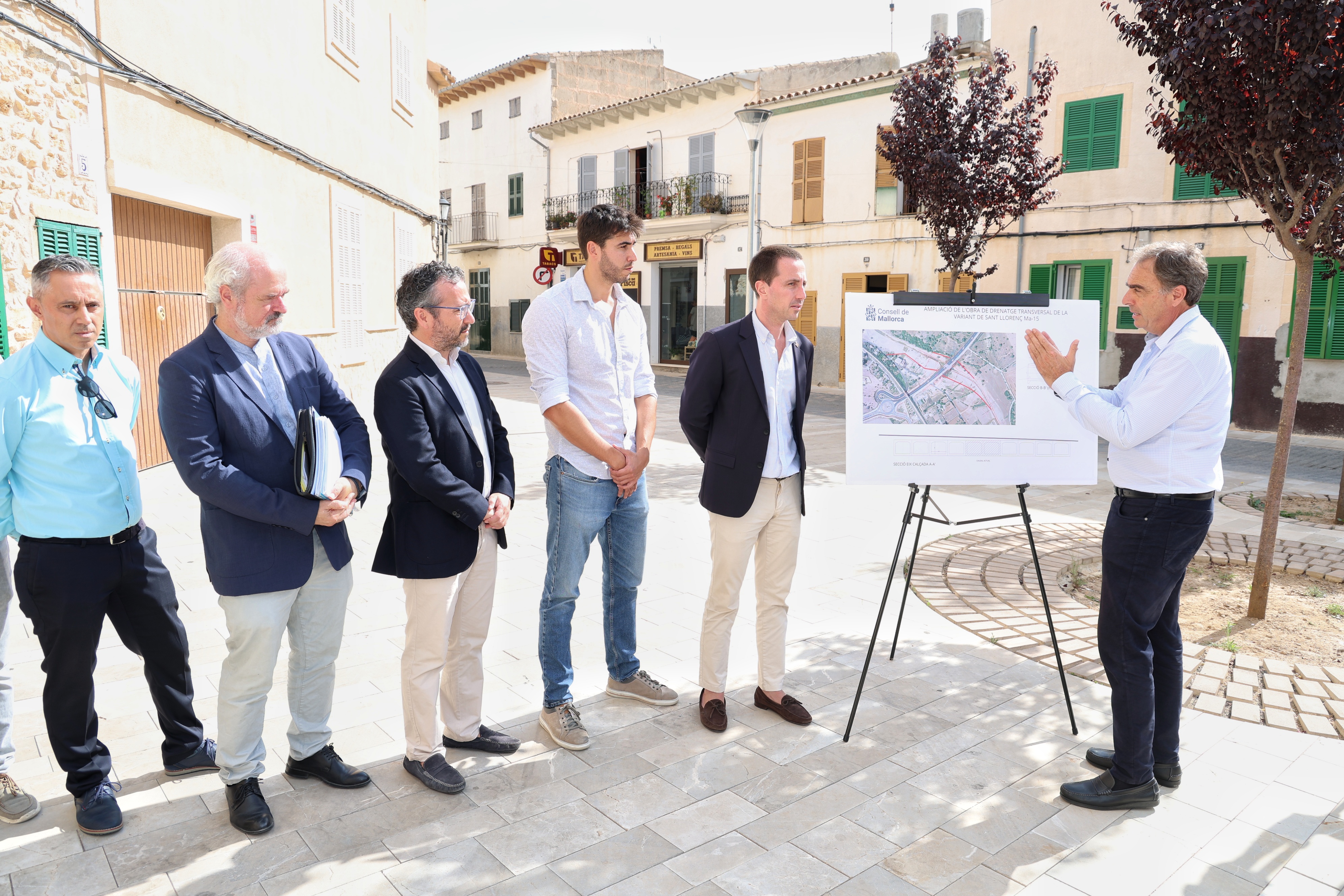 El presidente Llorenç Galmés y el alcalde Jaume Soler durante una visita a Sant Llorenç.