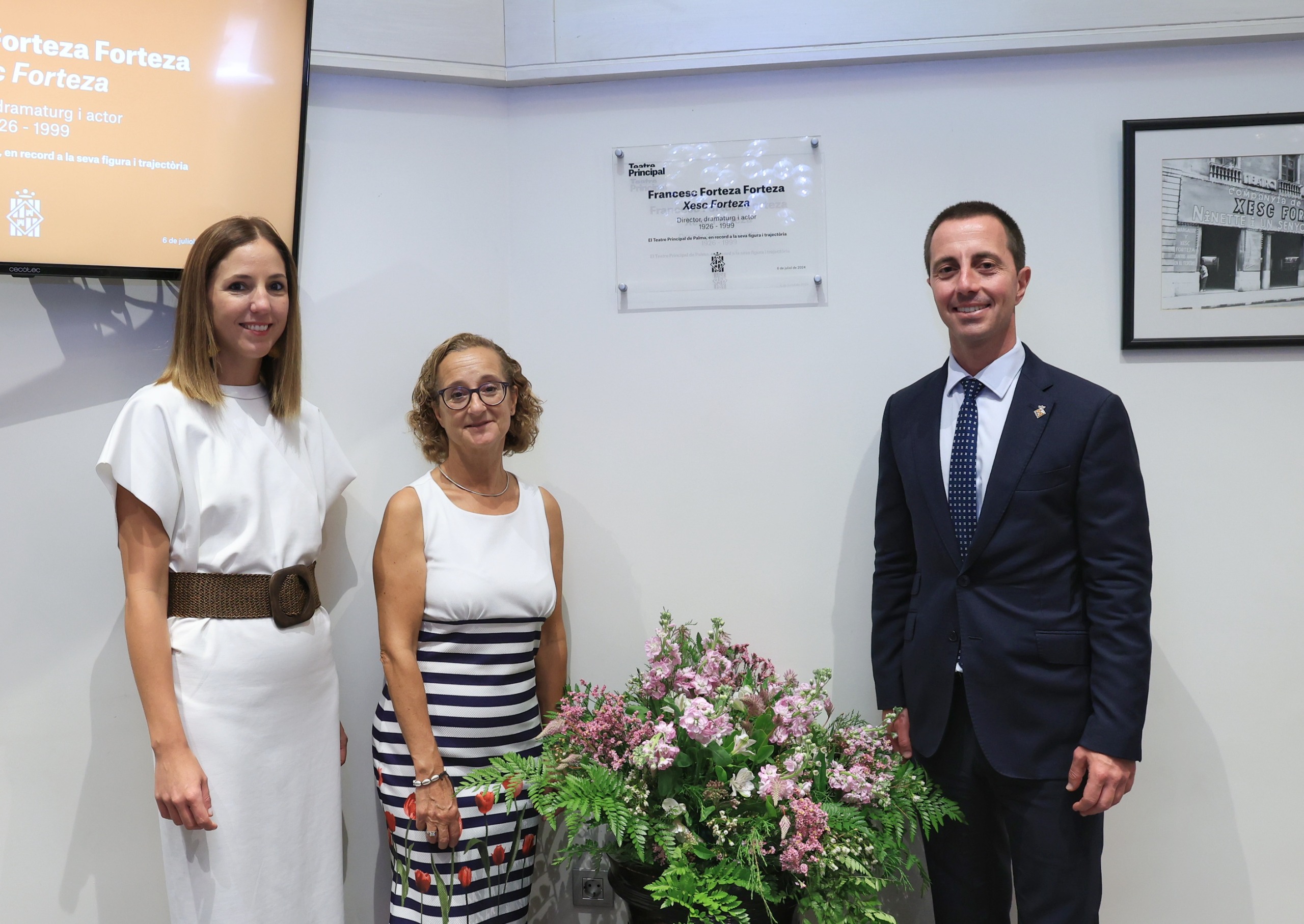 El Consell de Mallorca instaló una placa conmemorativa en el Teatre Principal de Palma en recuerdo del actor, director y dramaturgo Xesc Forteza.