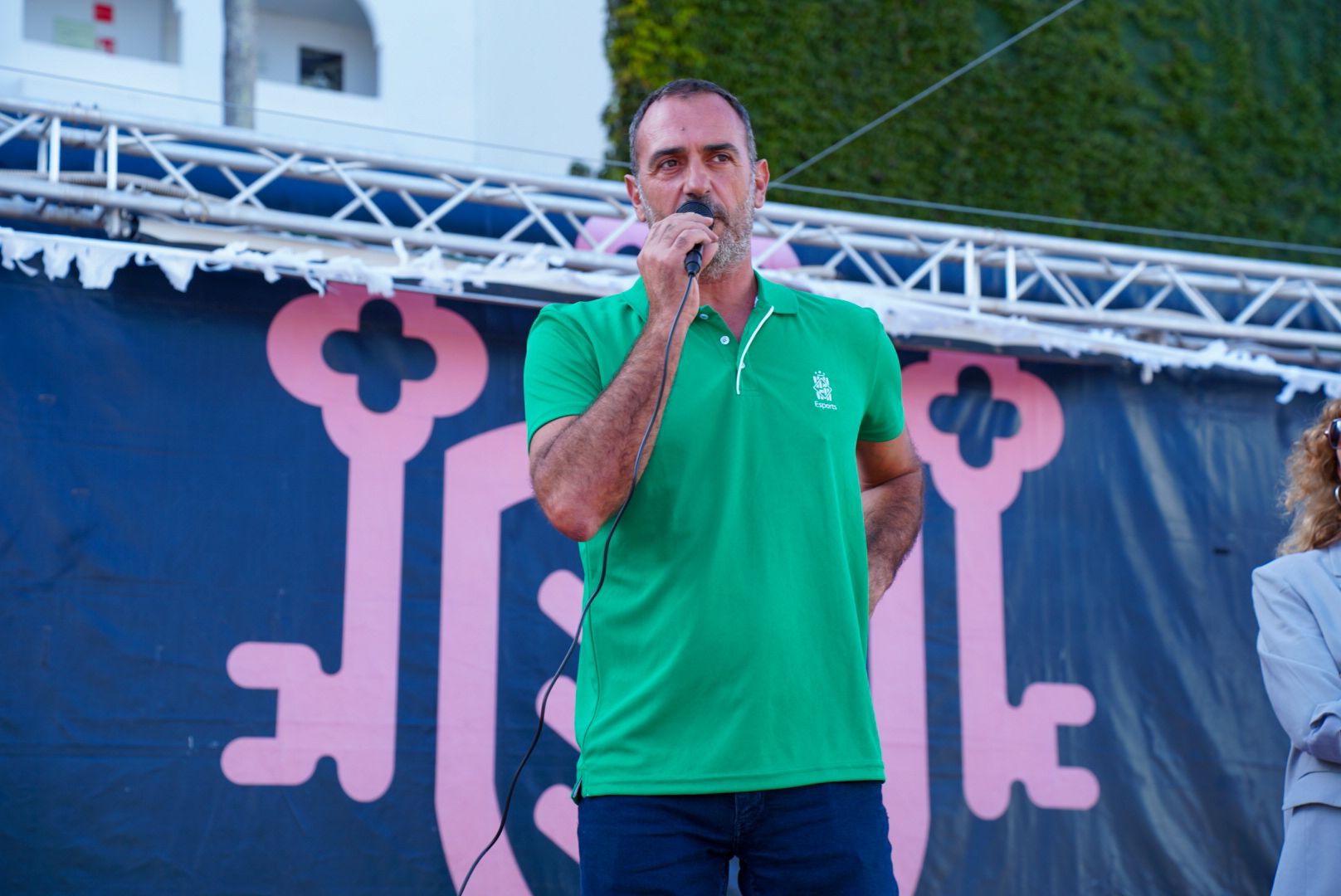 El director insular de Deportes, Toni Prats, en el cierre de la temporada de estancias deportivas para personas mayores.