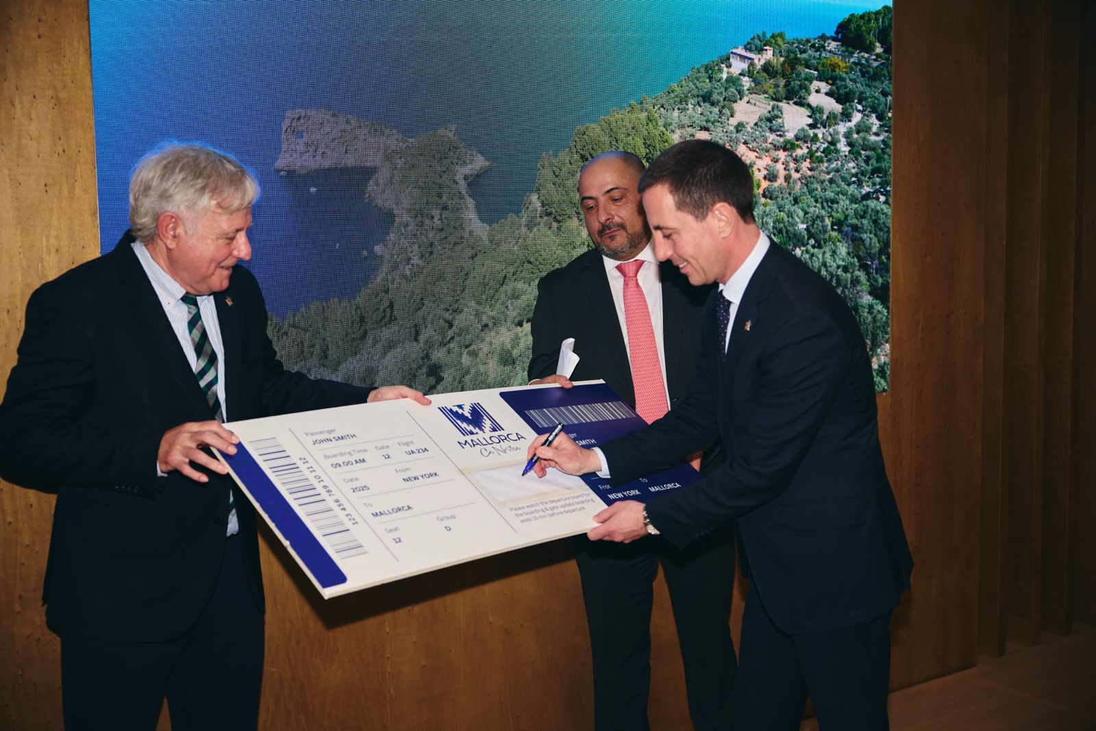 El Consell de Mallorca i United Airlines anuncien a Fitur l'ampliació del vol sense escales entre Palma i Nova York.