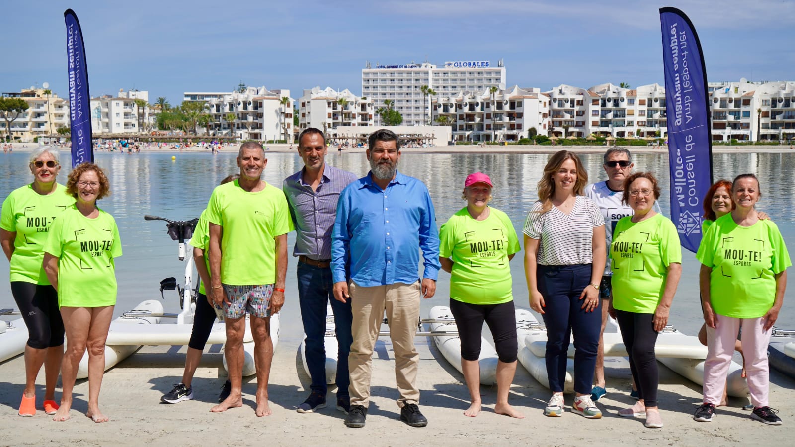 El Consell de Mallorca estrena una activitat de bicicletes d’aigua per a persones grans.
