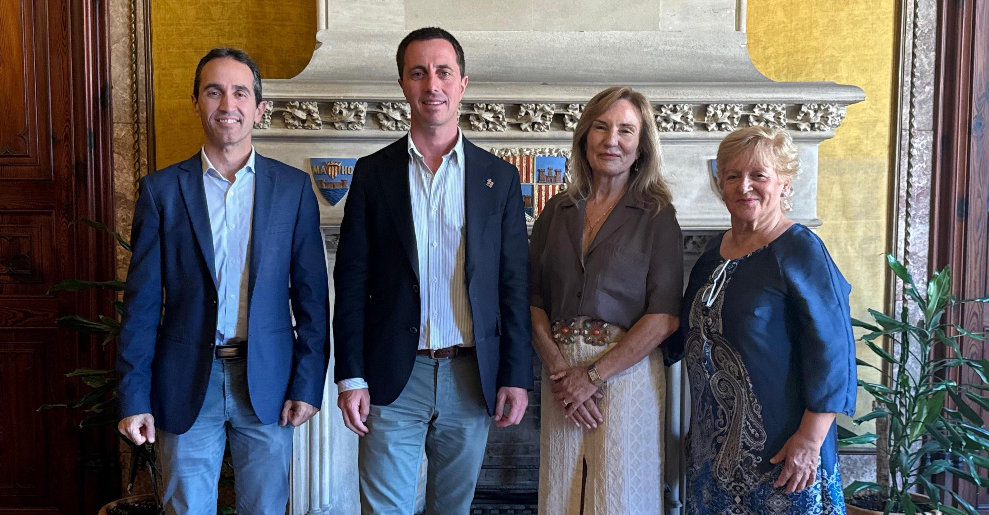 El president del Consell de Mallorca, Llorenç Galmés, rep en audiència la nova presidenta del Club Elsa, Ana Carmen Marín.