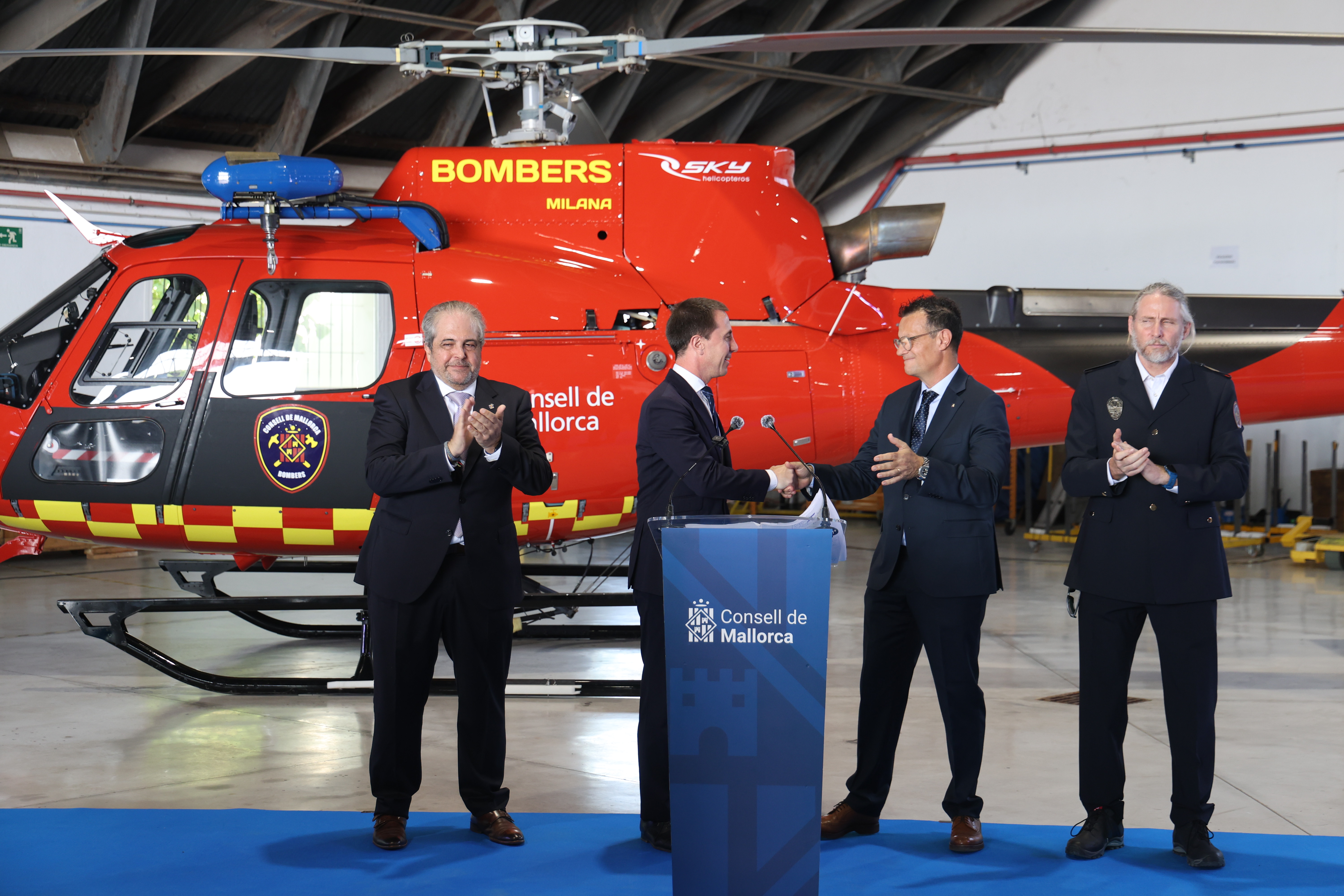 Presentación del nuevo helicóptero <em>Milana</em> de los Bomberos de Mallorca.