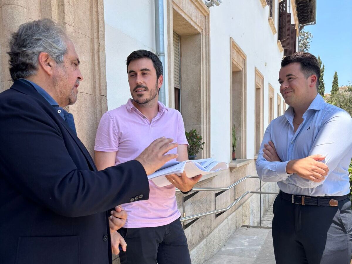 El consejero de Hacienda y Función Pública, Rafel Bosch, y el secretario técnico de Hacienda y Función Pública, Toni Ferragut.