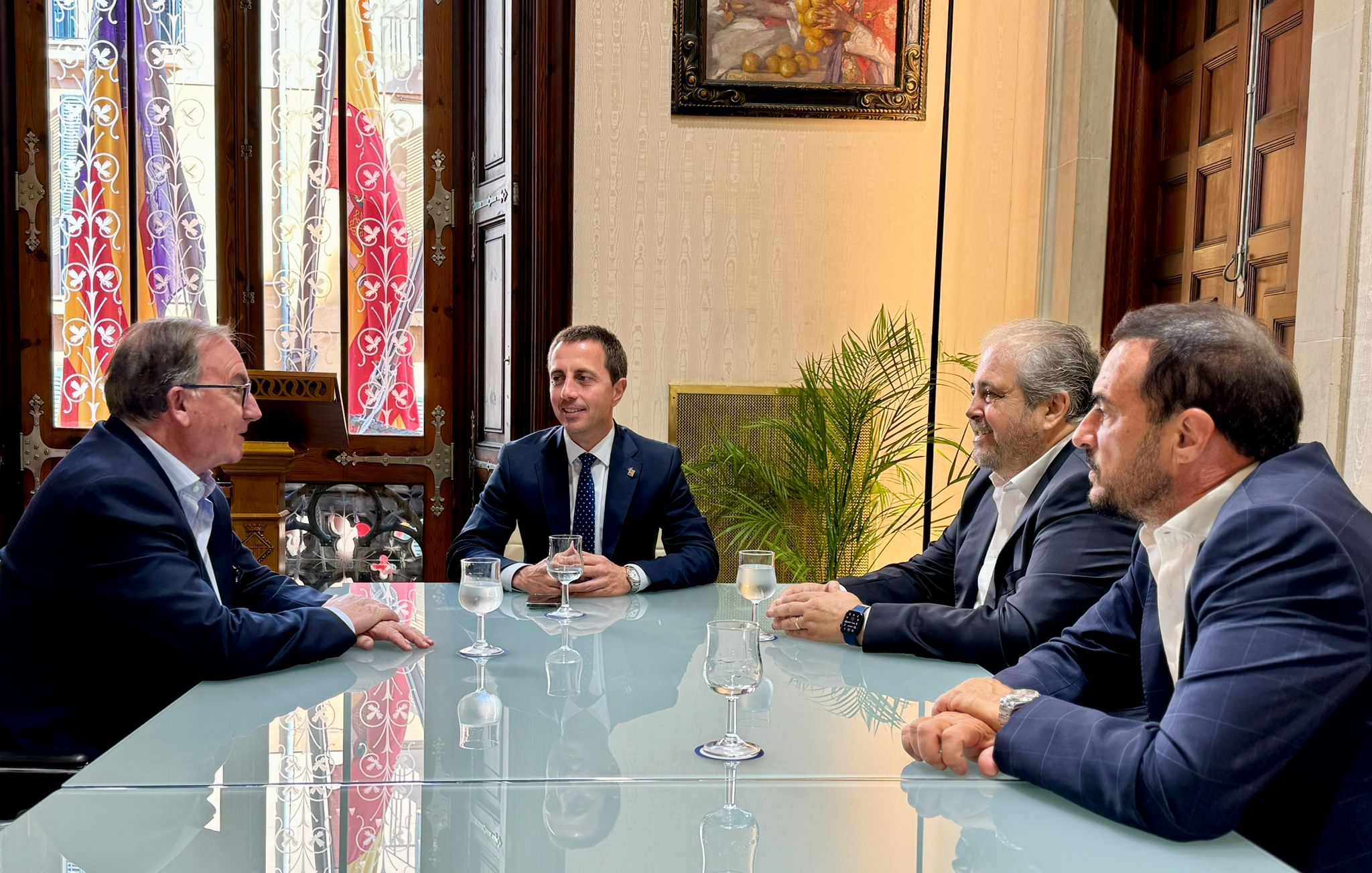 El presidente del Consell de Mallorca, Llorenç Galmés, recibe en audiencia al nuevo presidente del Consejo Económico y Social, Francesc Fiol.