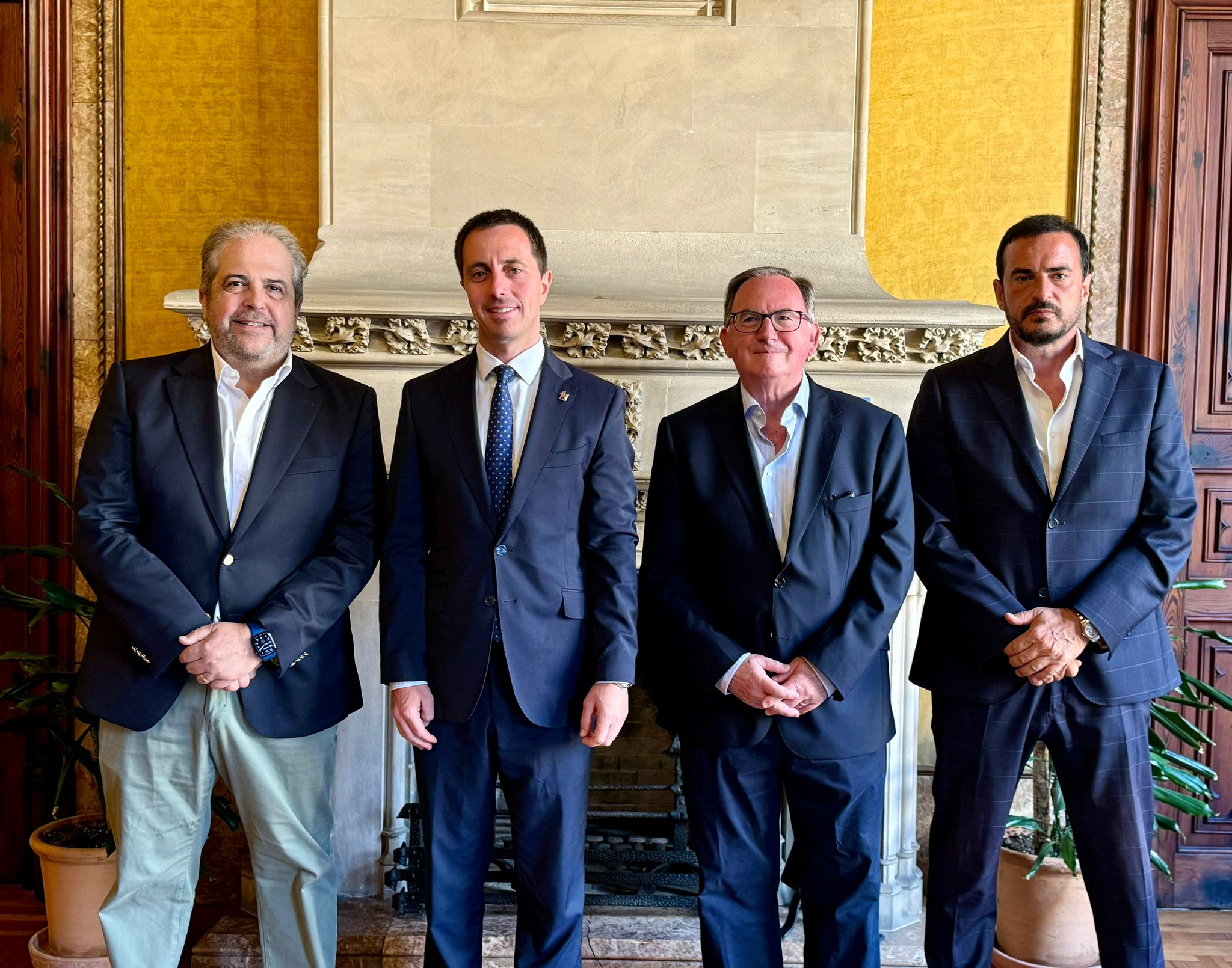 El presidente del Consell de Mallorca, Llorenç Galmés, recibe en audiencia al nuevo presidente del Consejo Económico y Social, Francesc Fiol.