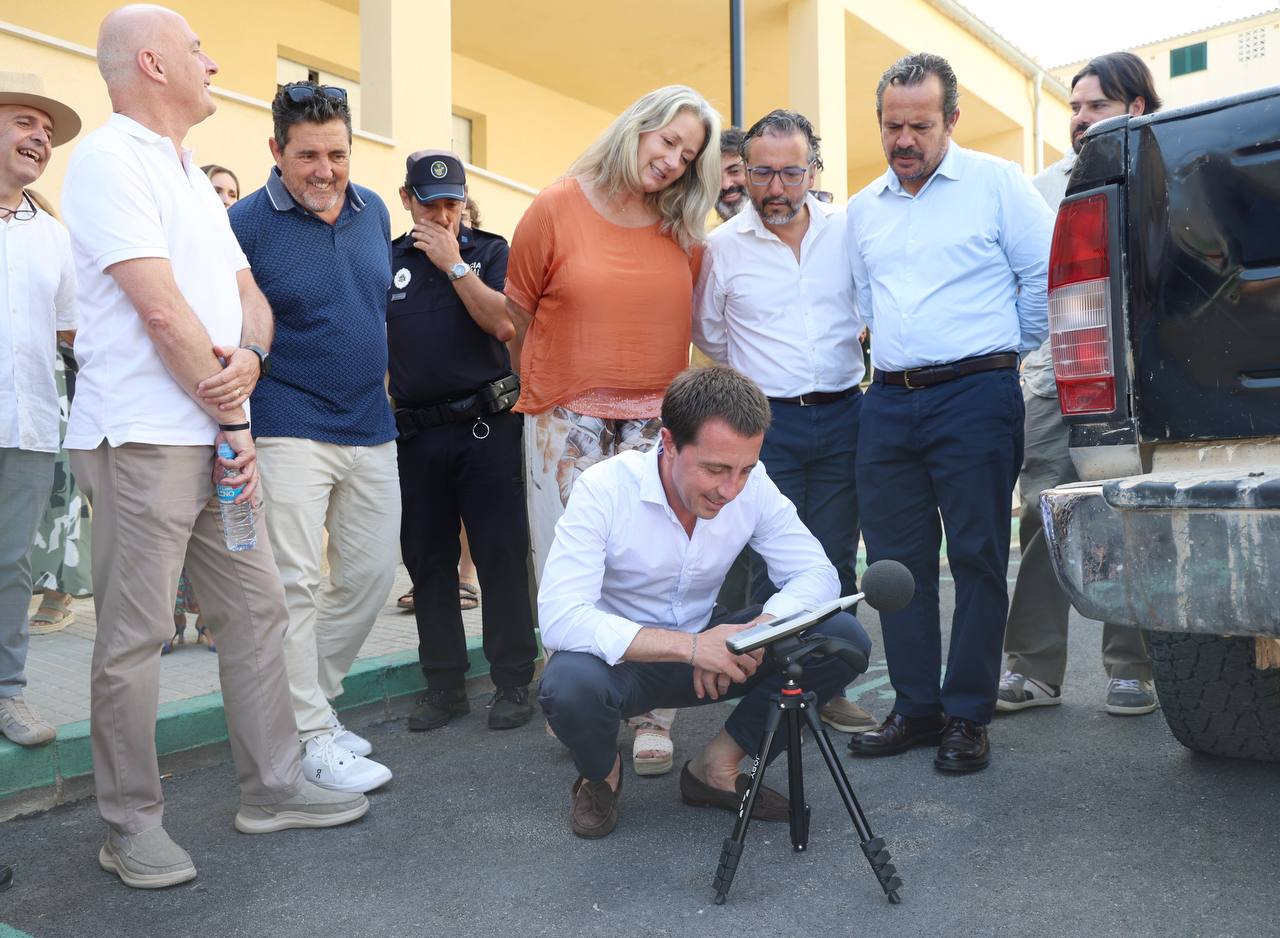 Presentación de los sonómetros subvencionados por el Consell de Mallorca para controlar el ruido en las zonas urbanas de la Serra de Tramuntana.