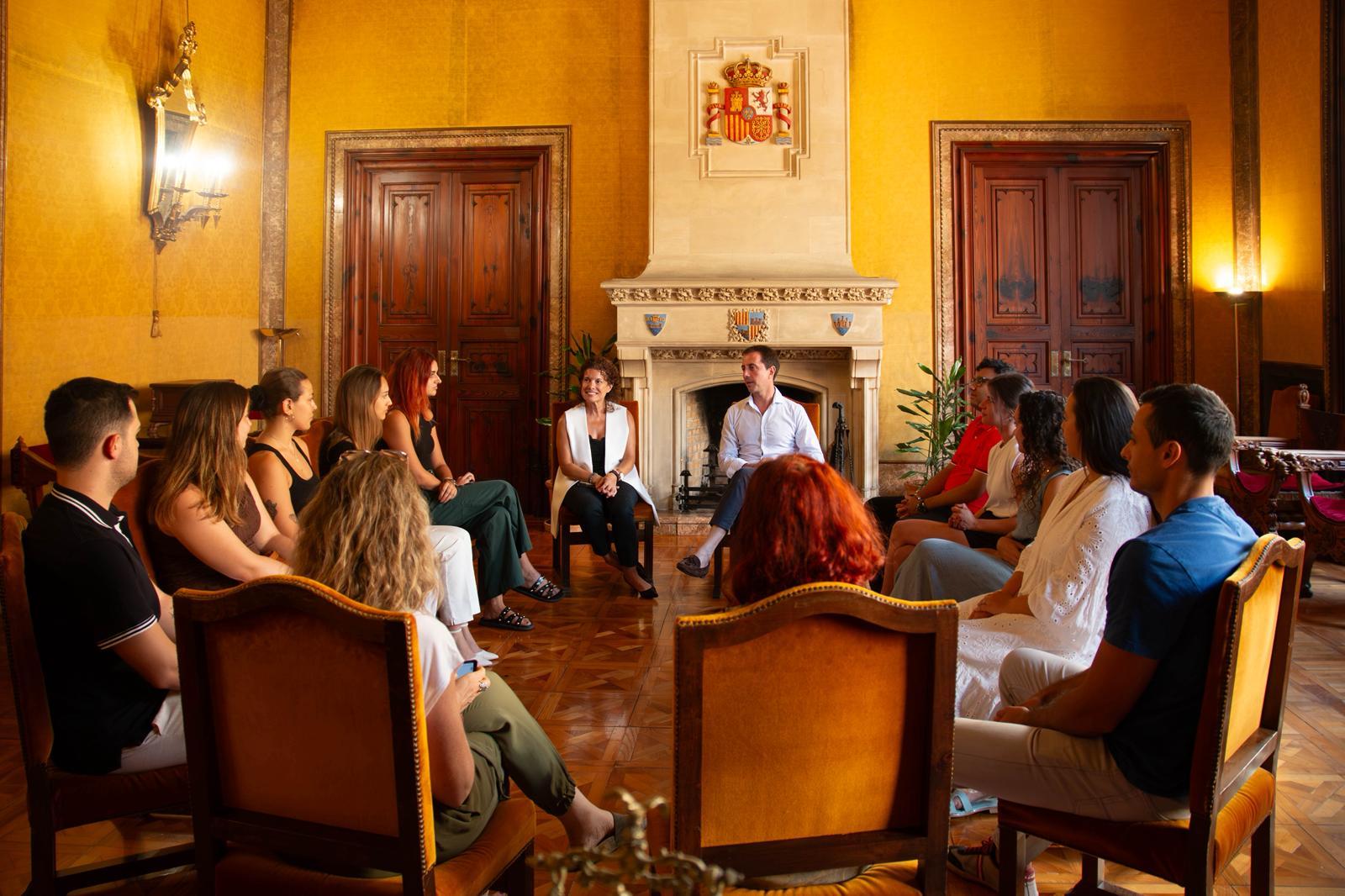 El president Galmés dona la benvinguda a onze joves qualificats que es van incorporar al Consell de Mallorca i a l’IMAS.