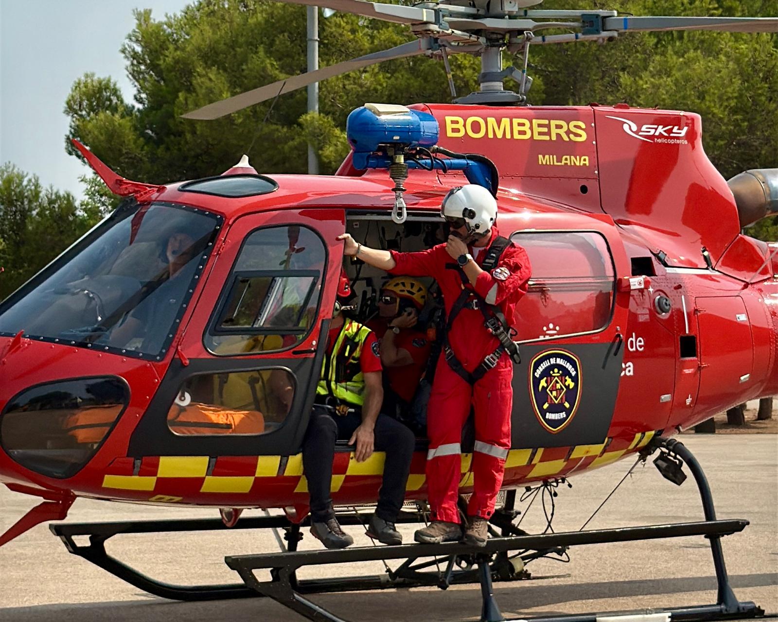 L'helicòpter dels Bombers de Mallorca <em>Milana</em>.