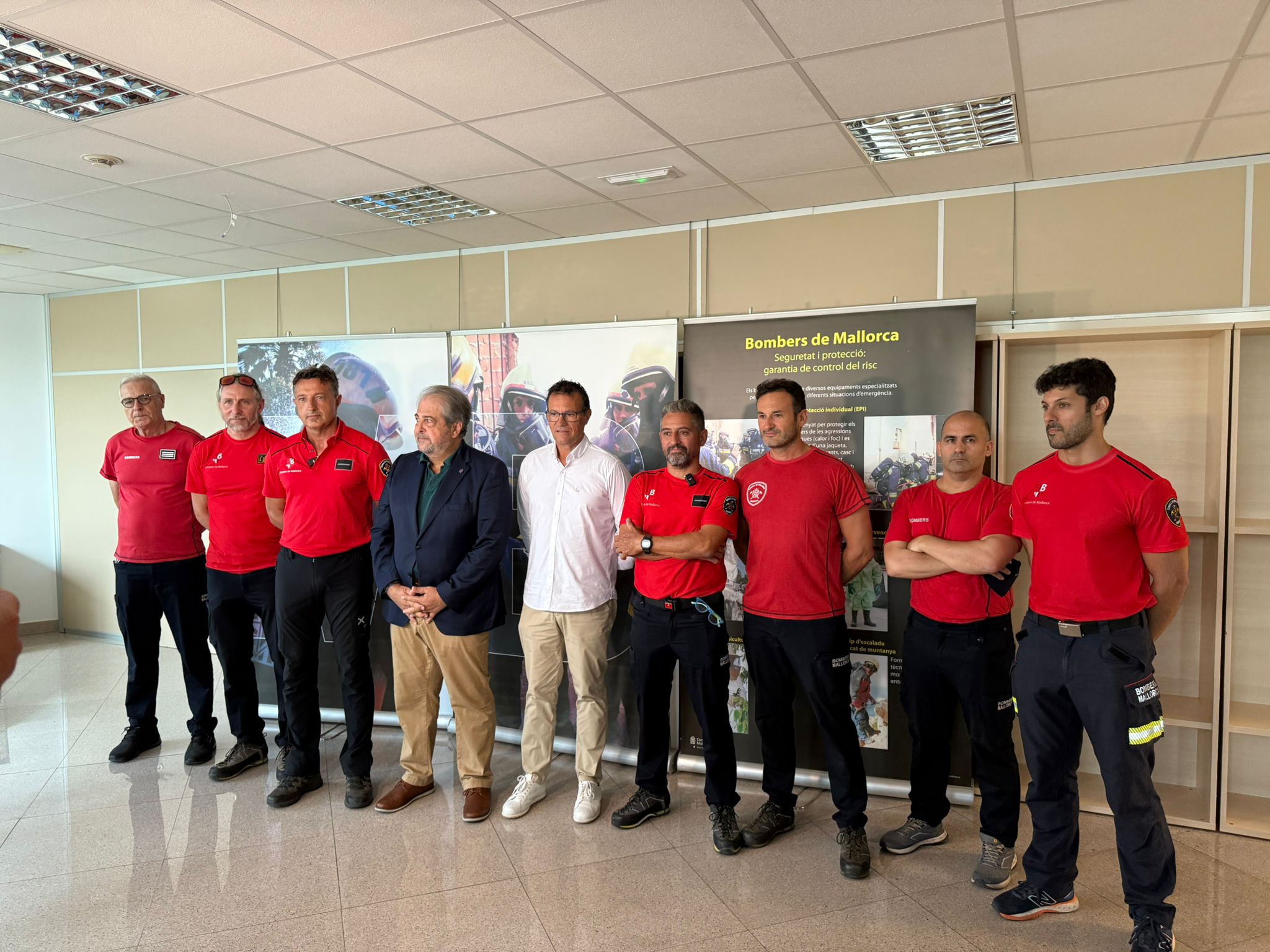 Equipo de los Bomberos de Mallorca que actuaron en los incendios de Castilla y León.
