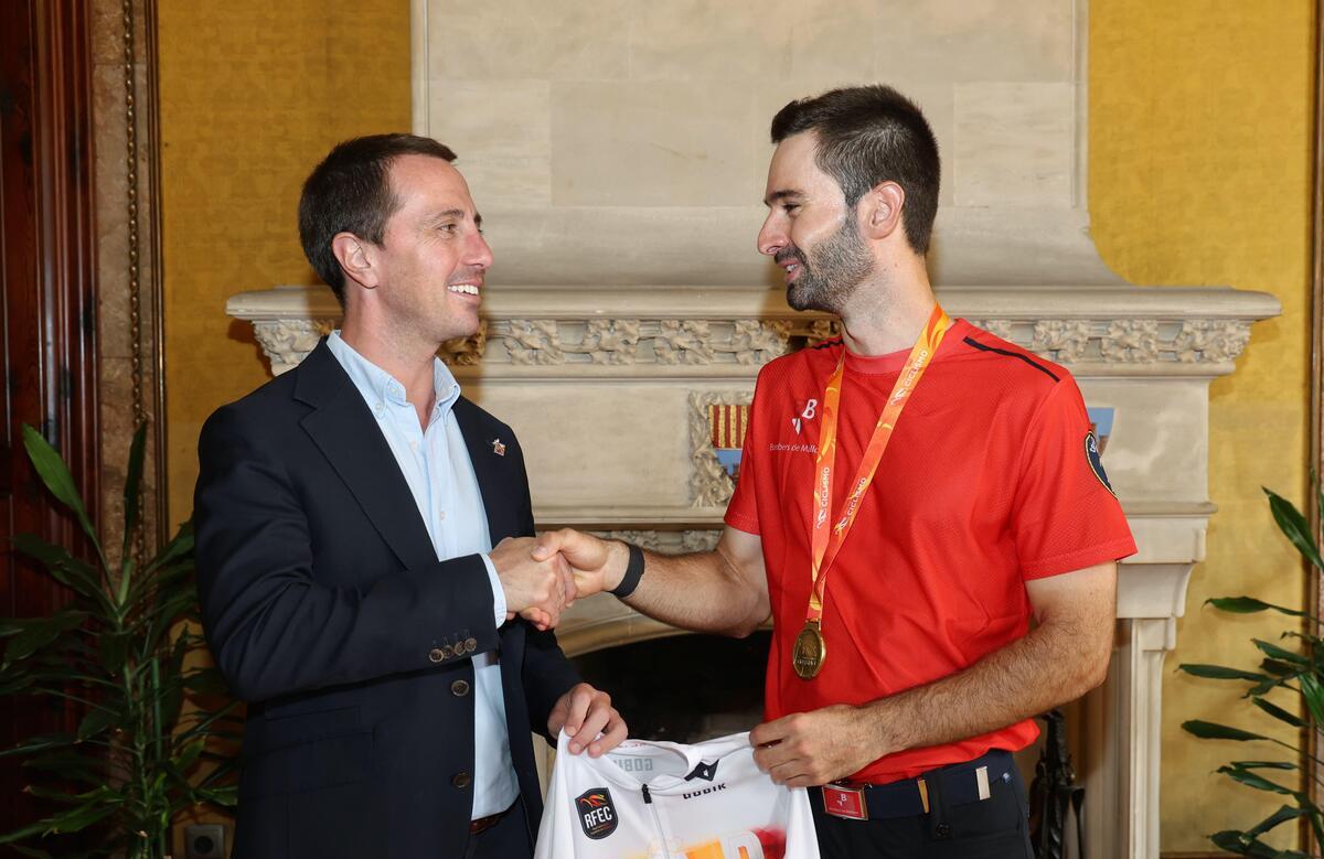 Homenatge al bomber Lluís Borràs, campió d’Espanya de CRI Màster 30.