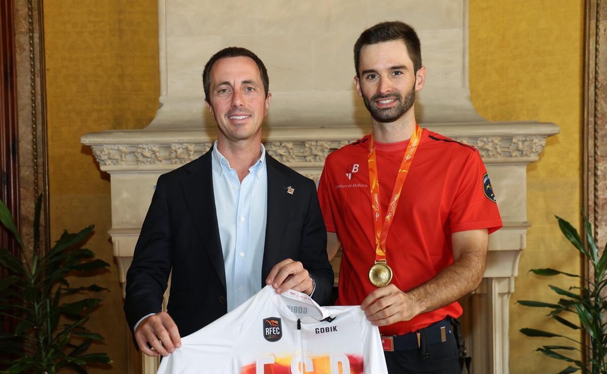 Homenatge al bomber Lluís Borràs, campió d’Espanya de CRI Màster 30.