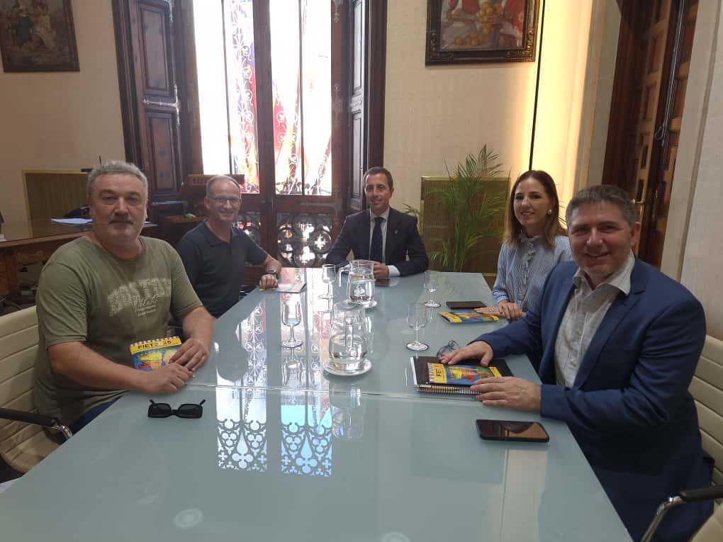 El president Galmés rep en audiència els representants de Sa Xerxa de Teatre Infantil i Juvenil de les Illes Balears.