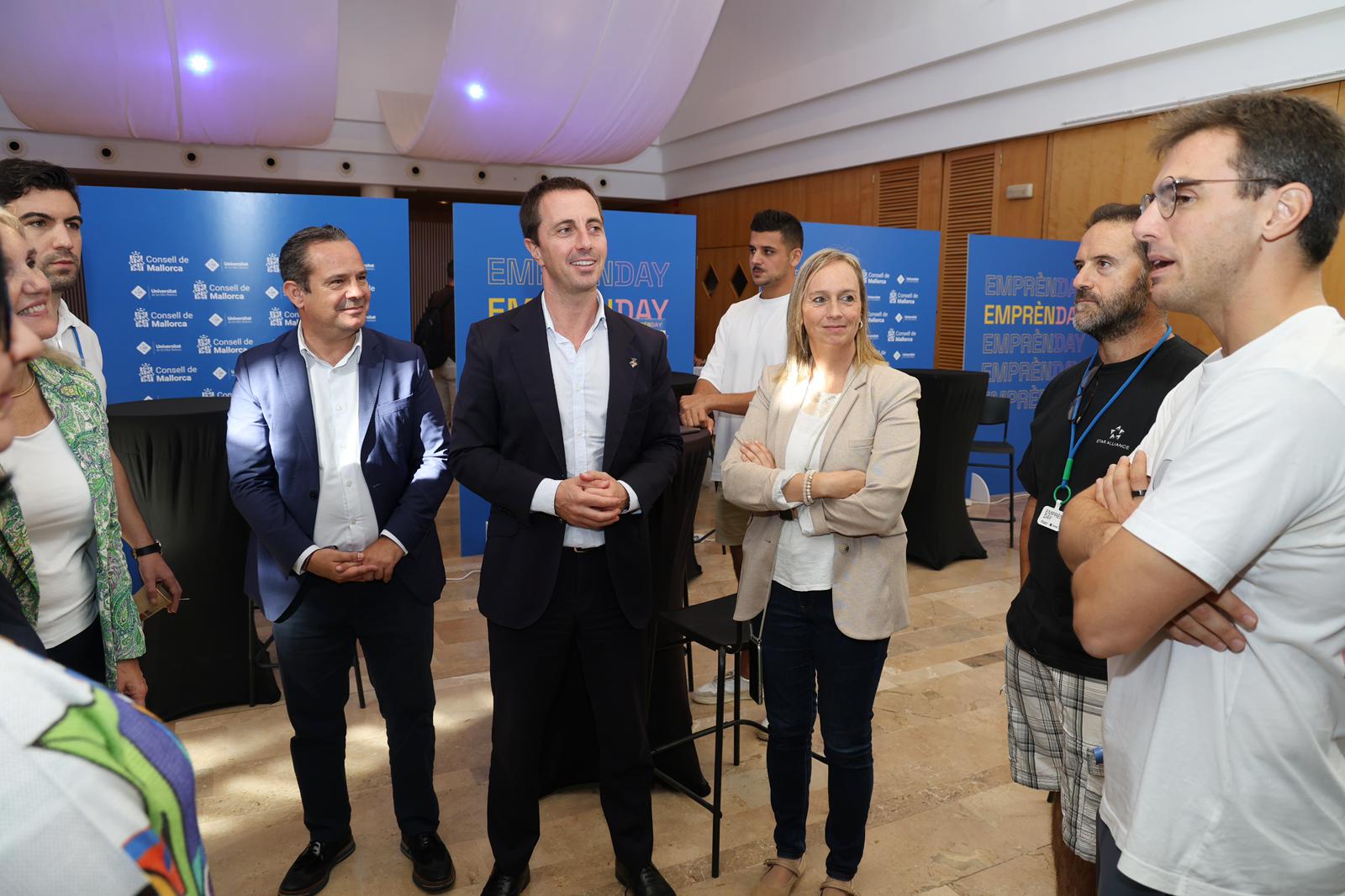 El president del Consell de Mallorca, Llorenç Galmés, amb el cofundador de offUgo, Fernando de Miguel.