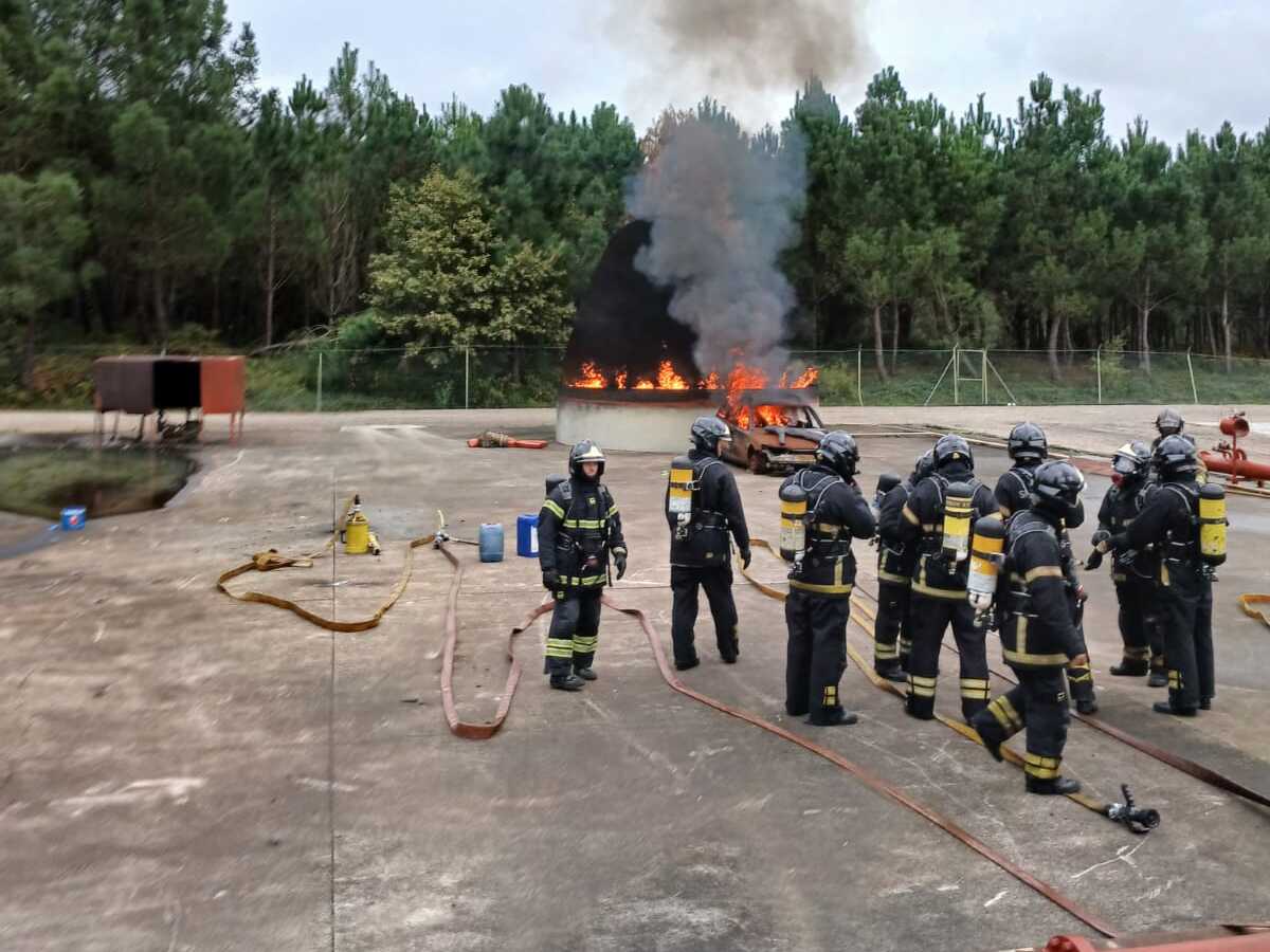 Formación en riesgos y medios de emergencia de los Bomberps de Mallorca en Seganosa.