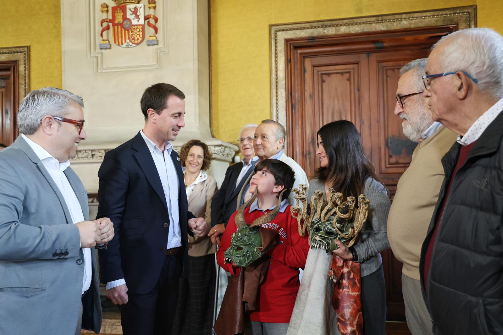 El president Galmés rep a la comitiva del Dijous Bo d'Inca.