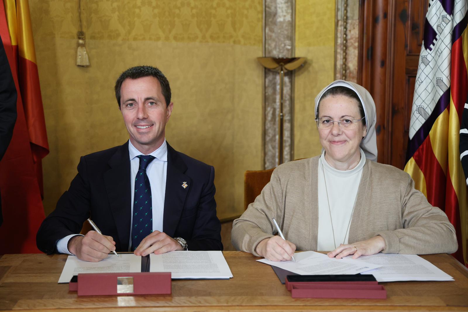 El presidente Galmés firma un convenio de prácticas con el CESAG.