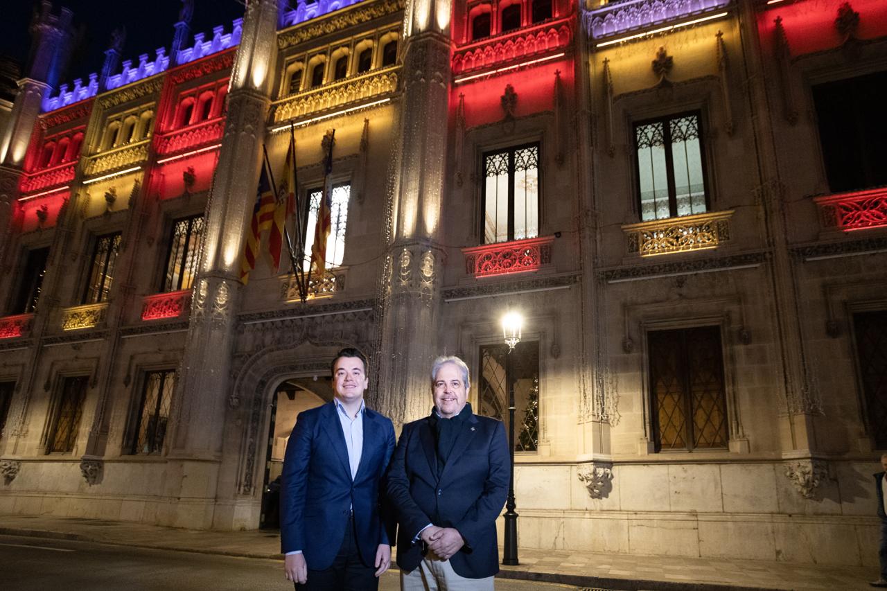 Nova il·luminació de la façana del Palau del Consell.