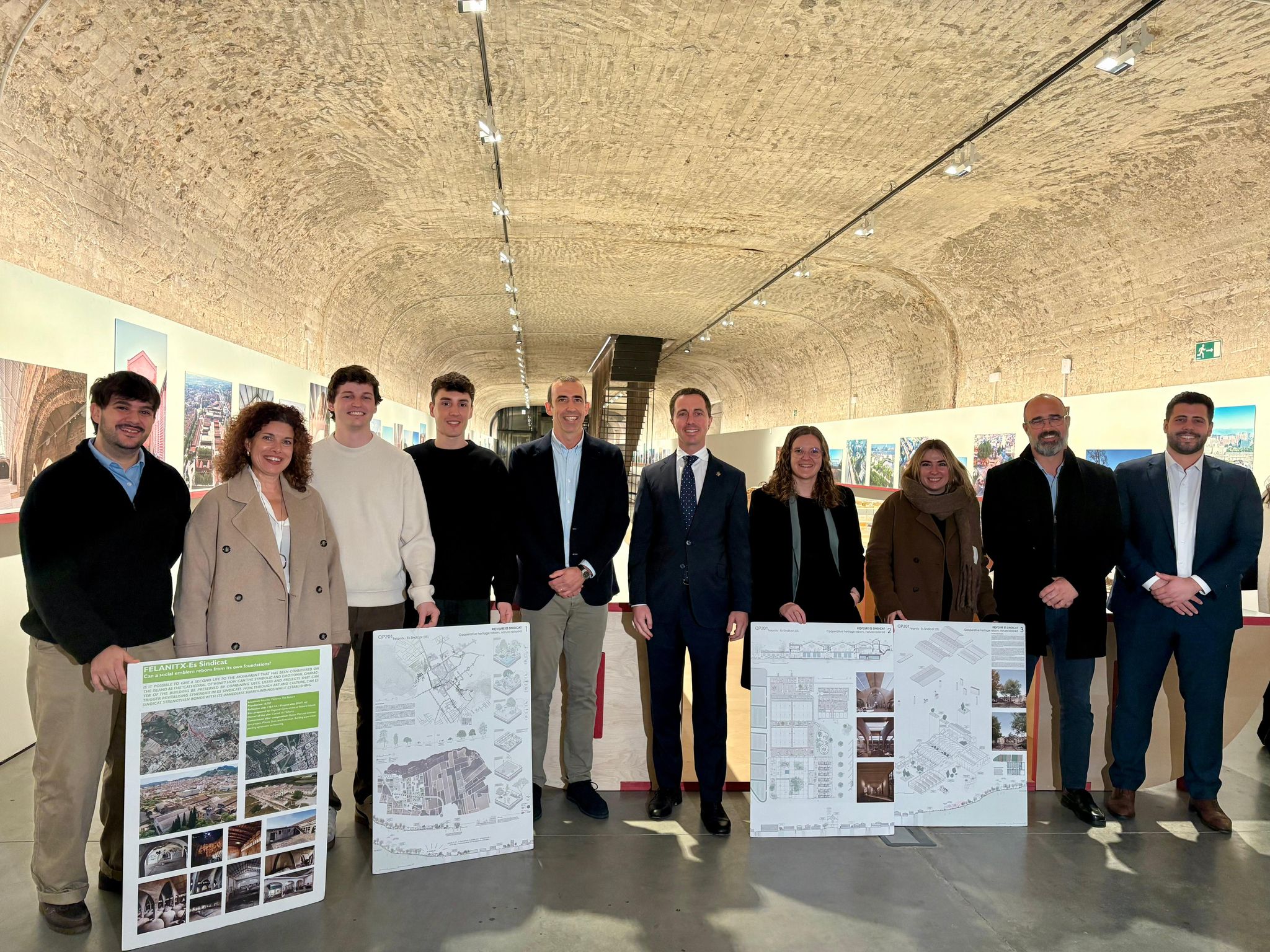 El president Llorenç Galmés es reuneix amb els arquitectes del projecte guanyador del concurs EUROPAN per rehabilitar Es Sindicat de Felanitx.