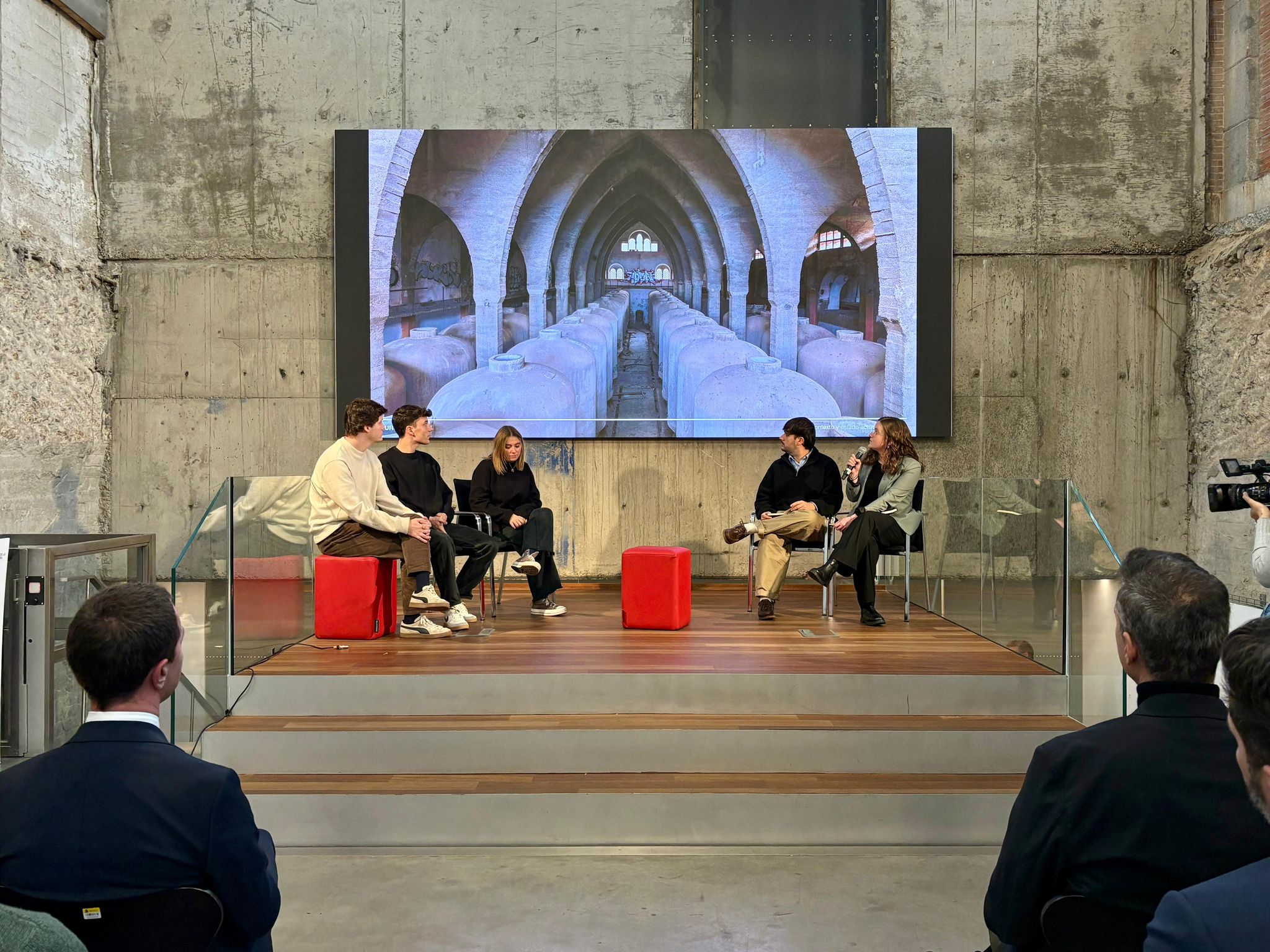 El president Llorenç Galmés es reuneix amb els arquitectes del projecte guanyador del concurs EUROPAN per rehabilitar Es Sindicat de Felanitx.