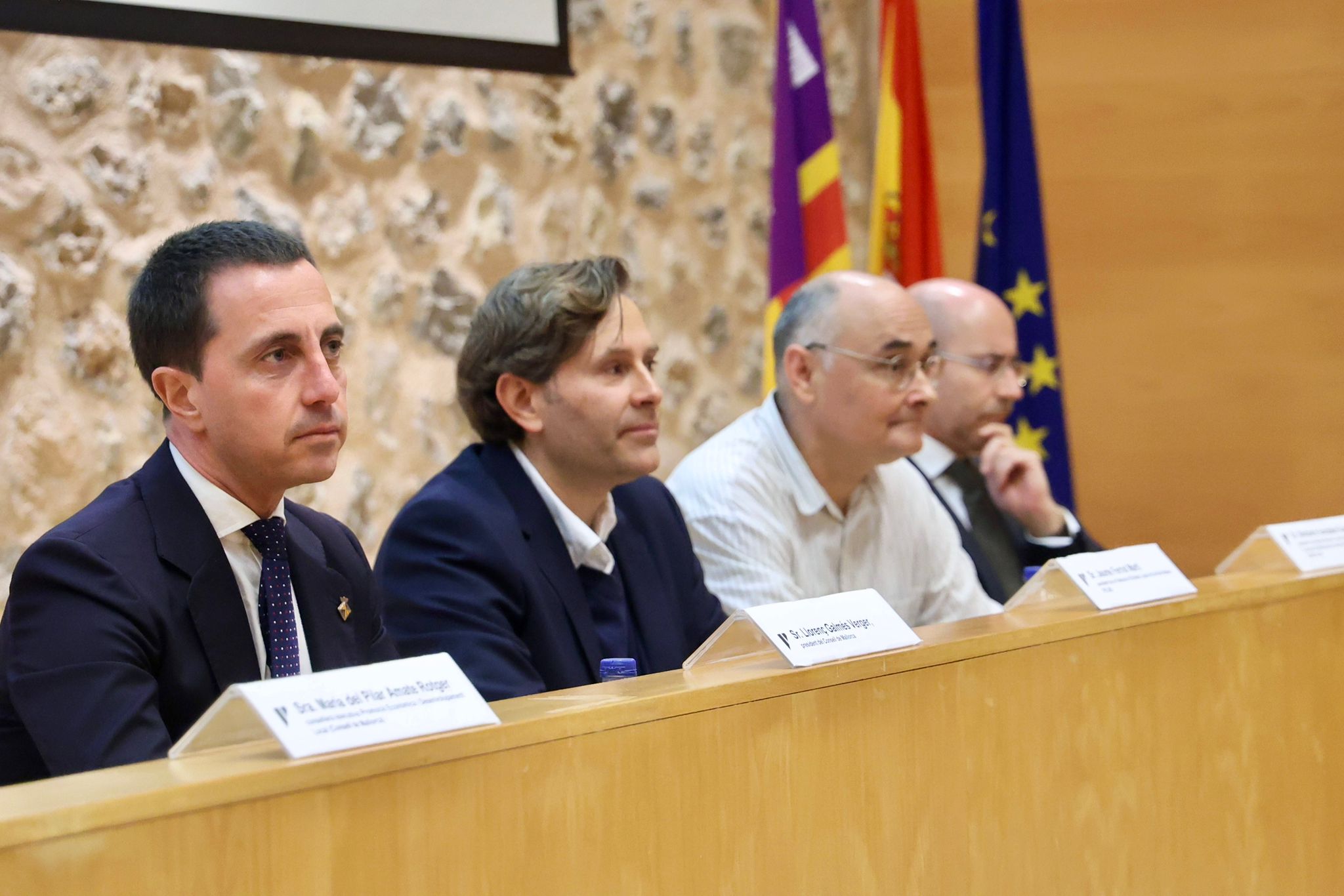 El Consell de Mallorca celebra el 40 aniversario de la aprobación de la Carta Europea de Autonomía Local y de la Ley reguladora de las bases de régimen local.
