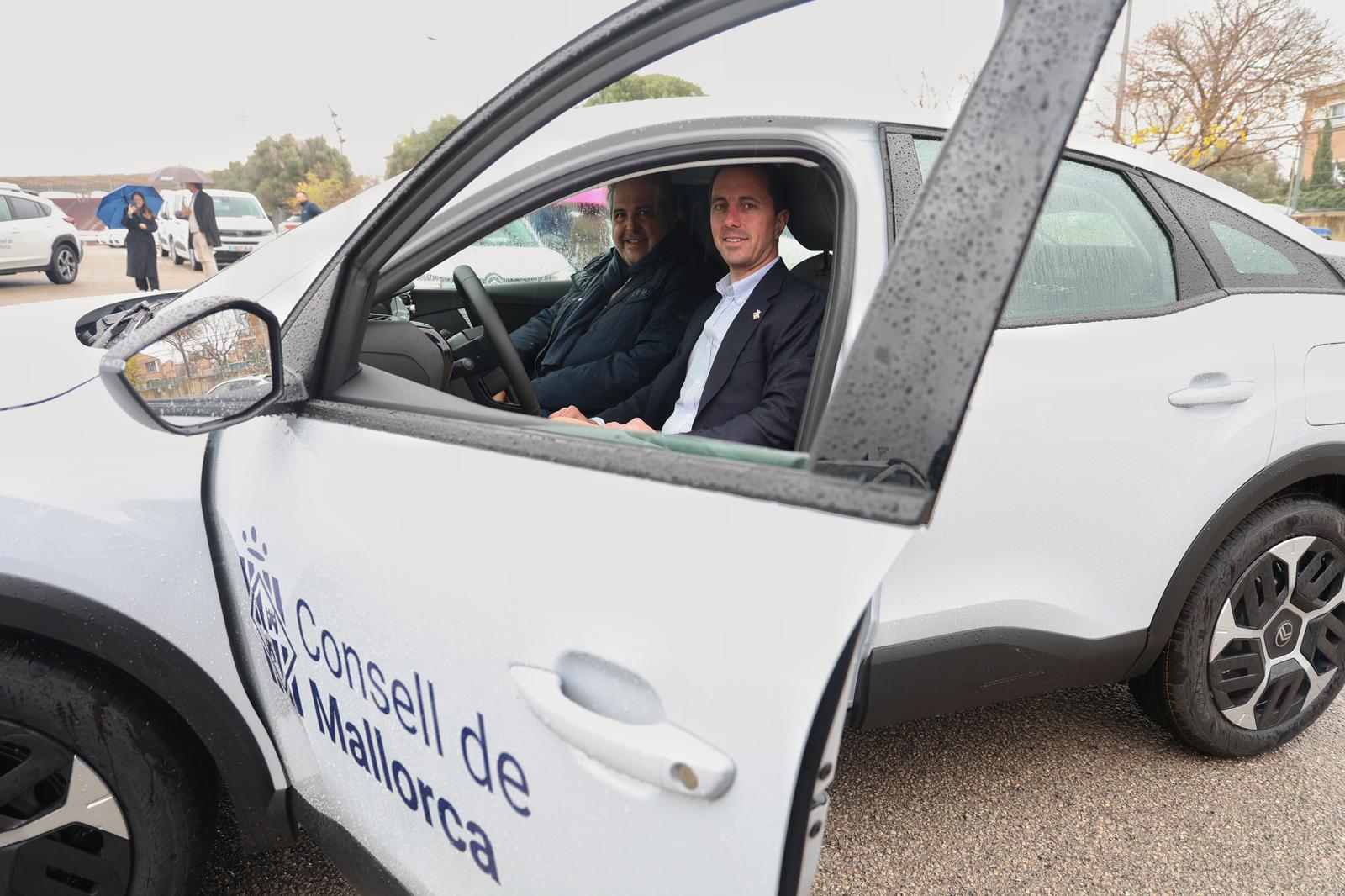 El Consell de Mallorca lliura 53 vehicles polivalents per a actuacions d’emergència a tots els ajuntaments de la Part Forana.