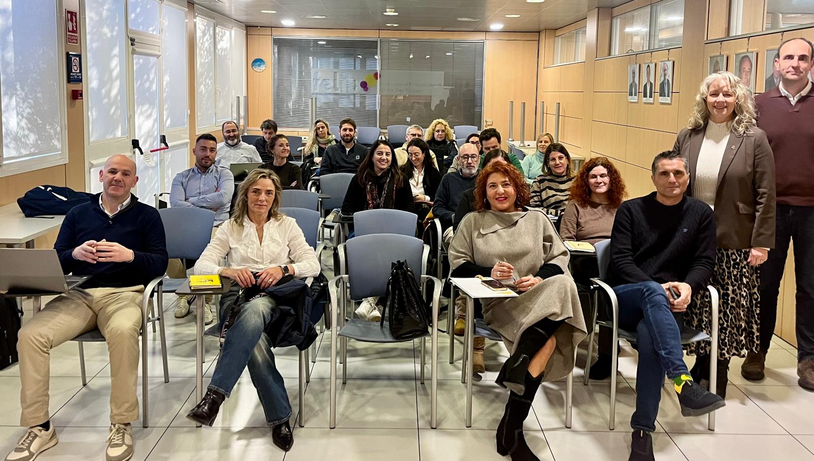 Cursos de formación estratégica impartidos por el Consell de Mallorca para reforzar el comercio de proximidad y potenciar el consumo de producto local en los municipios.