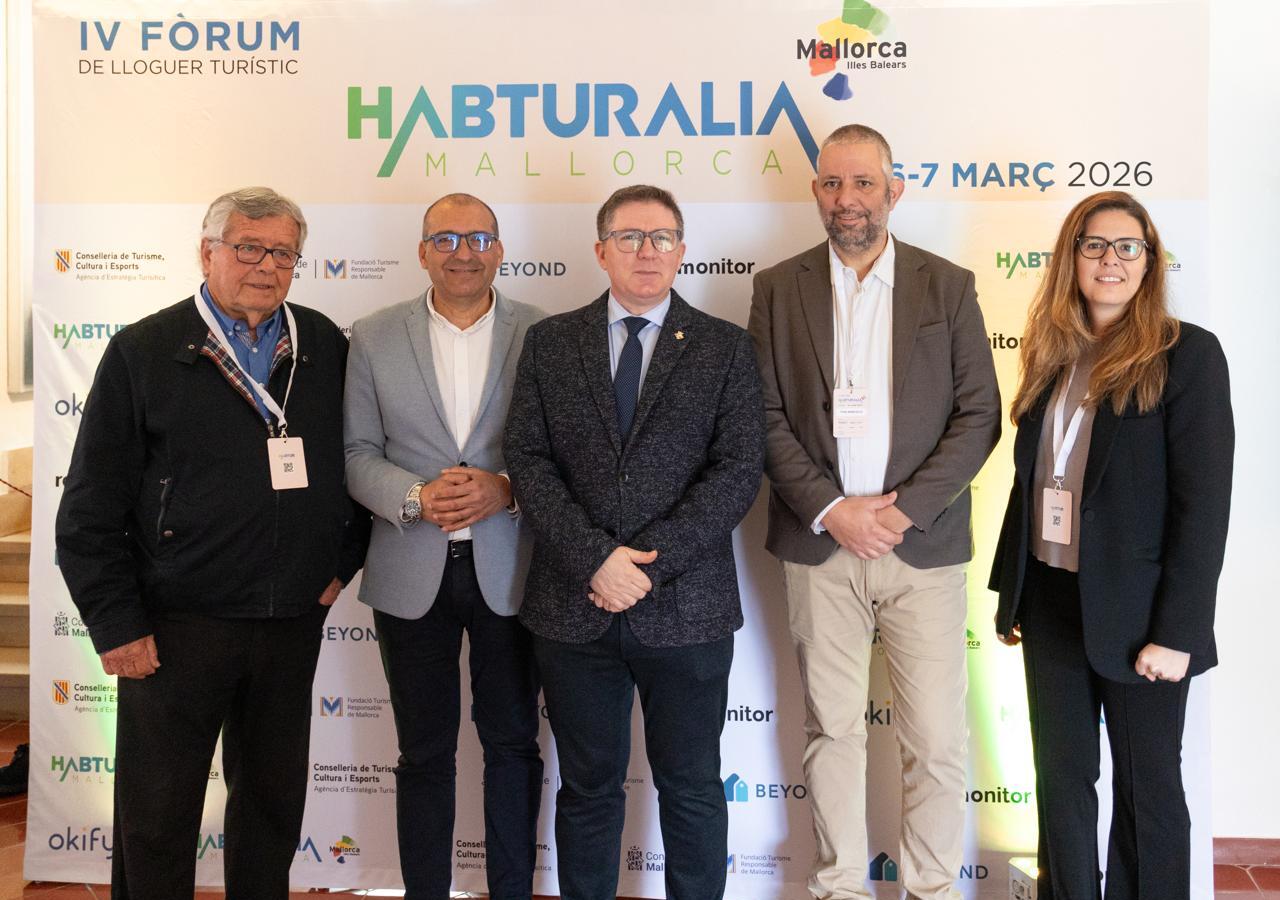 El consejero de Turismo, Guillem Ginard, en la inauguración del IV Fórum de Alquiler Turístico de Habturalia Mallorca.