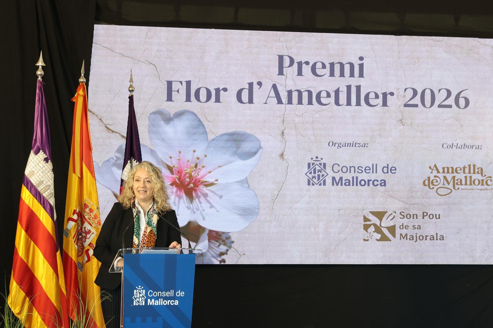 La consejera de Promoción Económica y Desarrollo , Pilar Amate, en la entrega del V premio Flor d’Ametler.