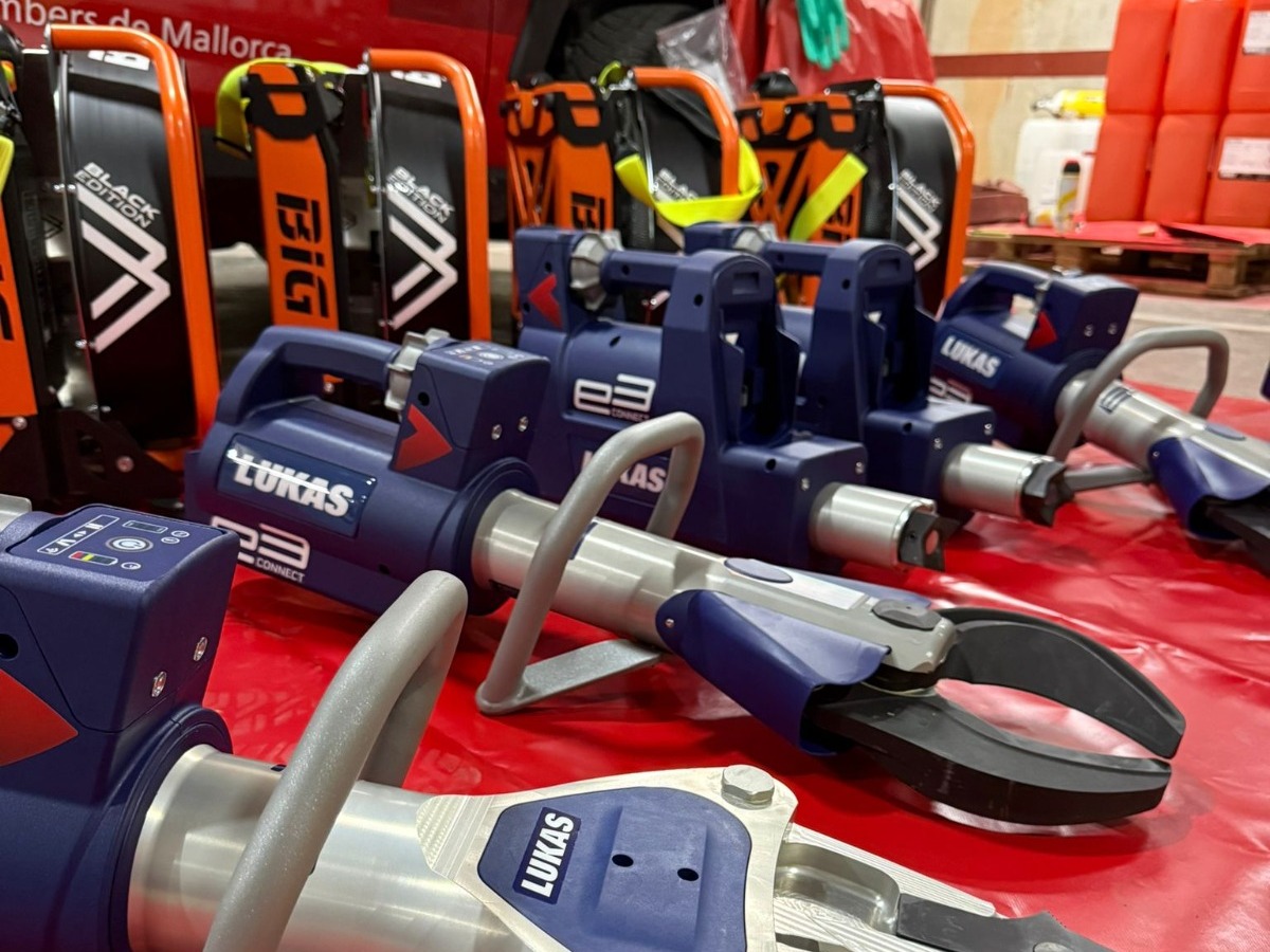 El Servicio de Bomberos de Mallorca presenta el nuevo equipamiento operativo.