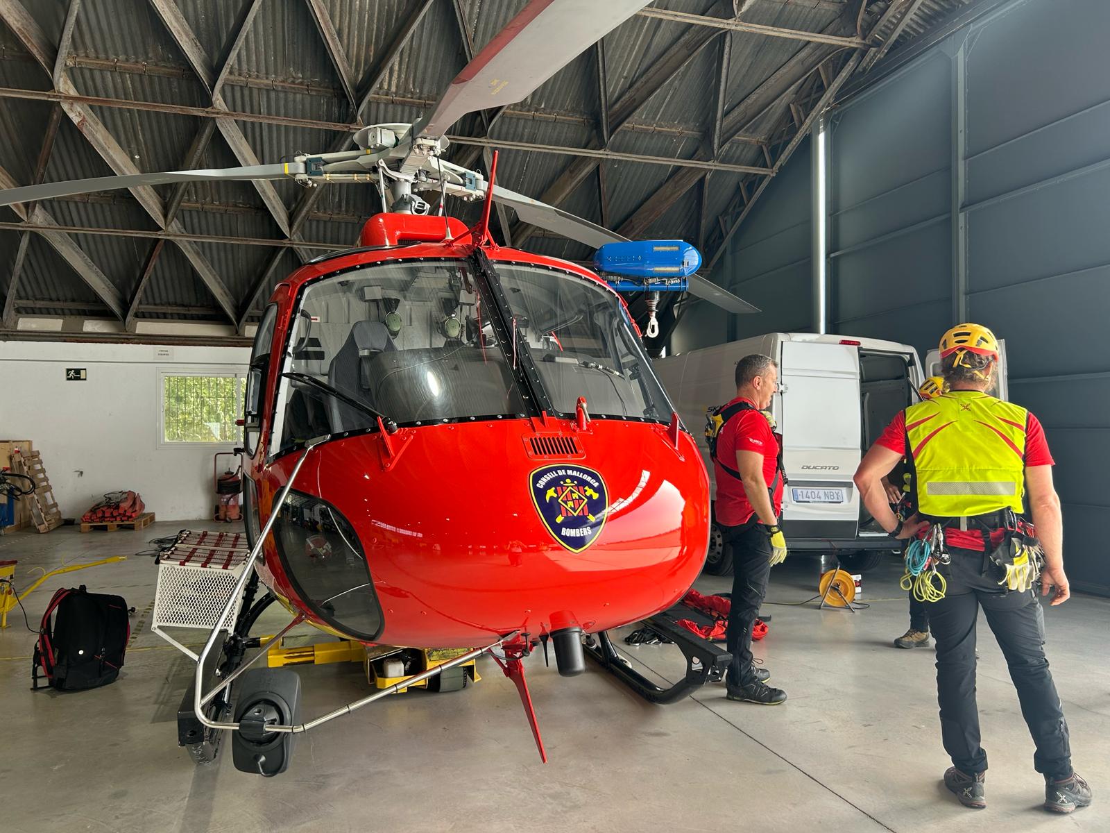 L'helicòpter dels Bombers de Mallorca <em>Milana</em>.