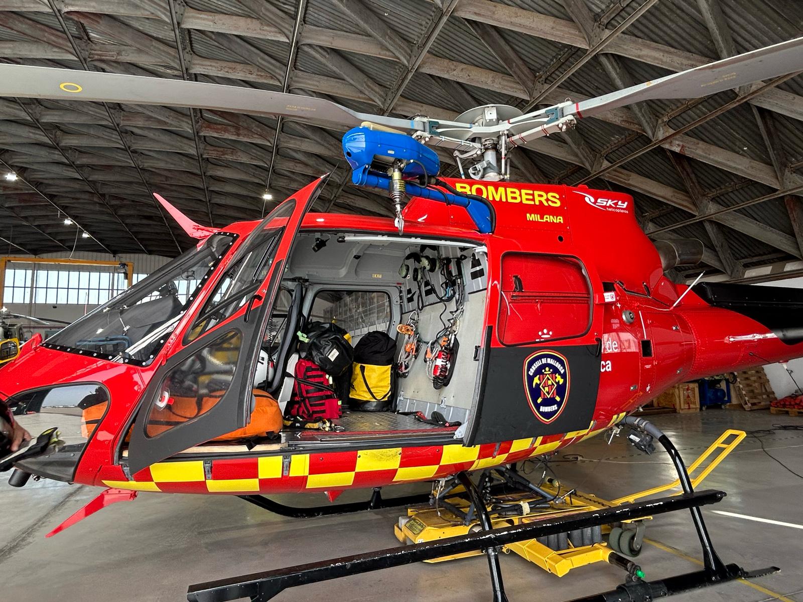 L'helicòpter dels Bombers de Mallorca <em>Milana</em>.