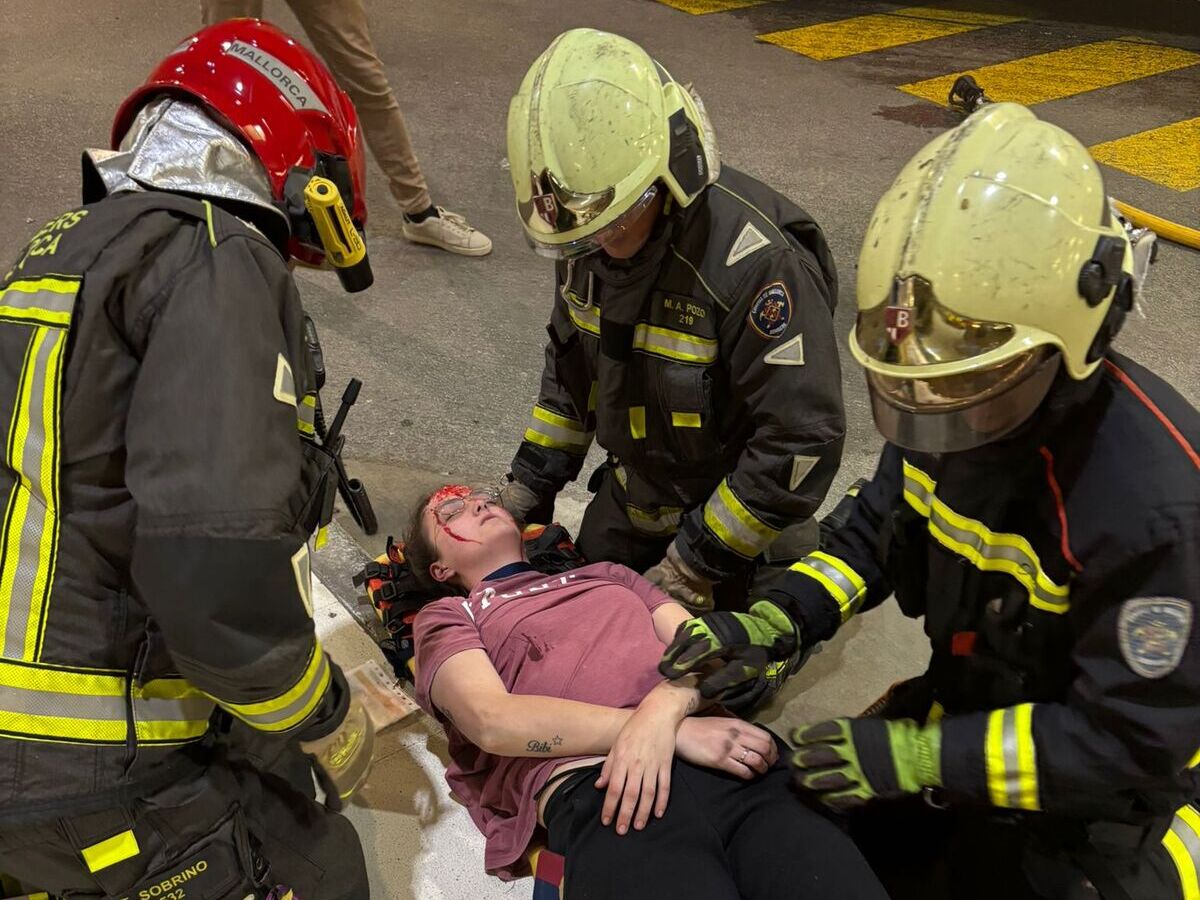 Los Bomberos de Mallorca participan en un simulacro en la Estación Intermodal de Palma.