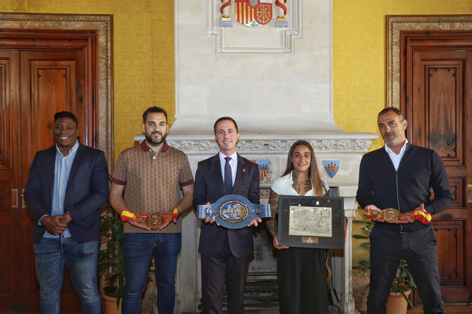 El presidente Galmés recibe a la boxeadora Farah El Bousairi.