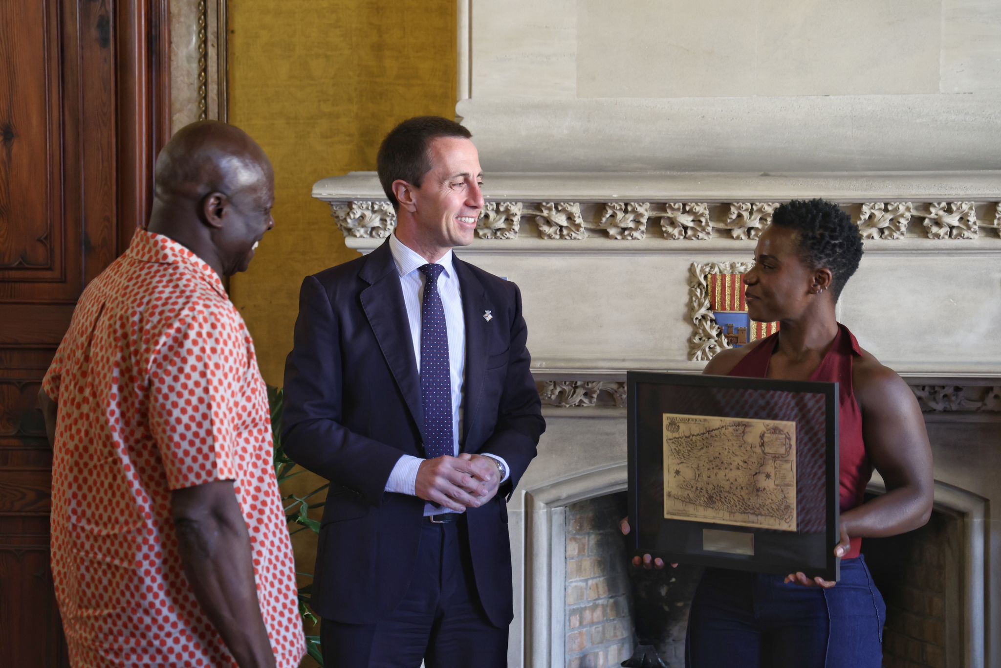 El presidente Galmés recibe a la campeona de halterofilia Shella Badaseraye.