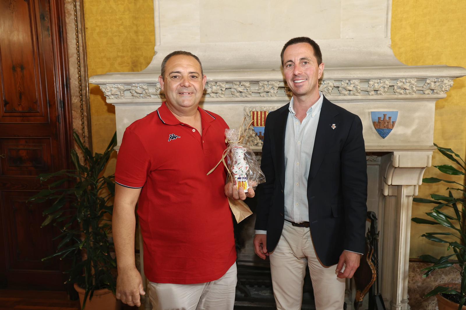 El presidente Galmés recibe a Toni Muntaner, campeón de la Copa de España de hélice Fan 32.