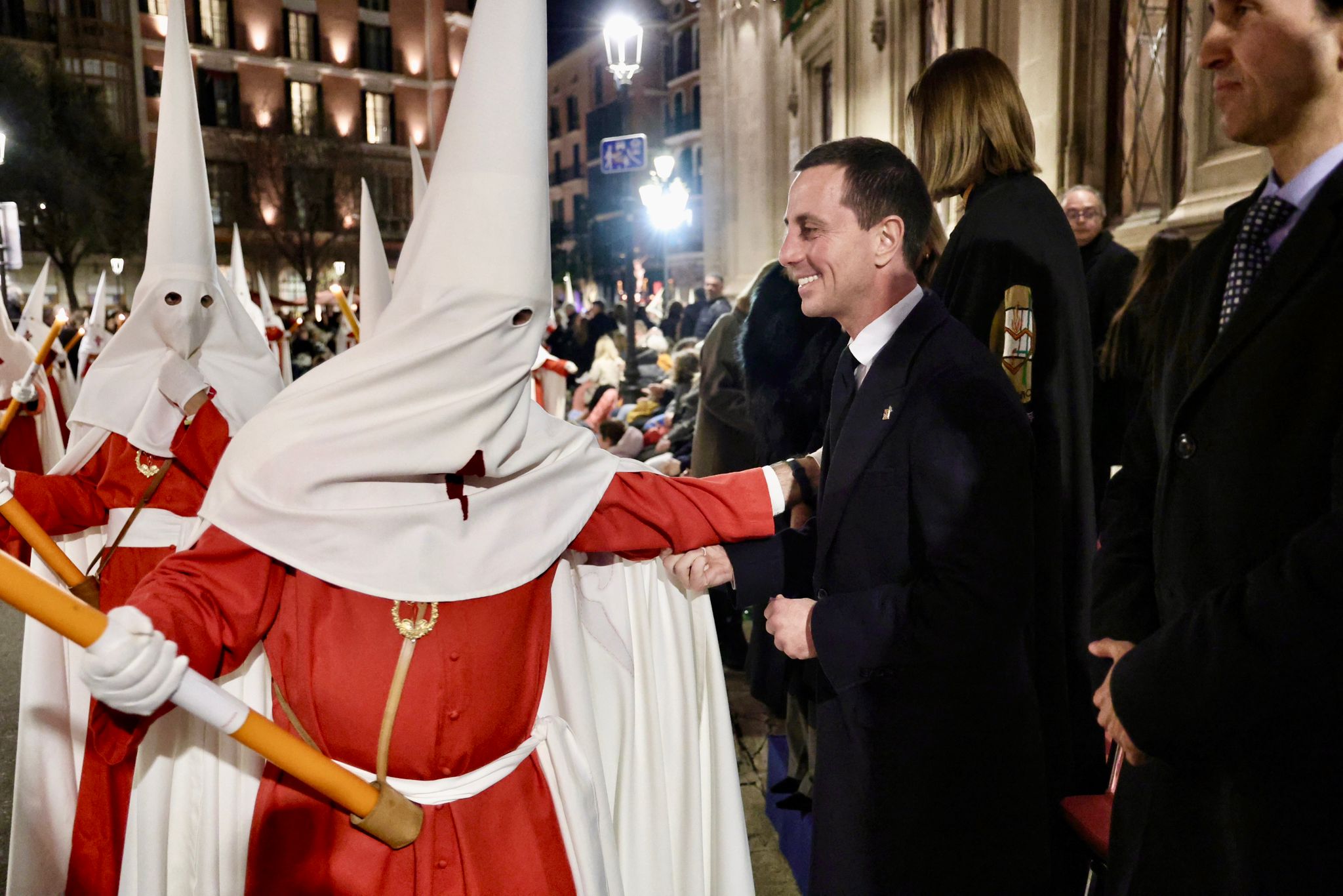 Imágenes de la procesión a su paso por Palau Reial