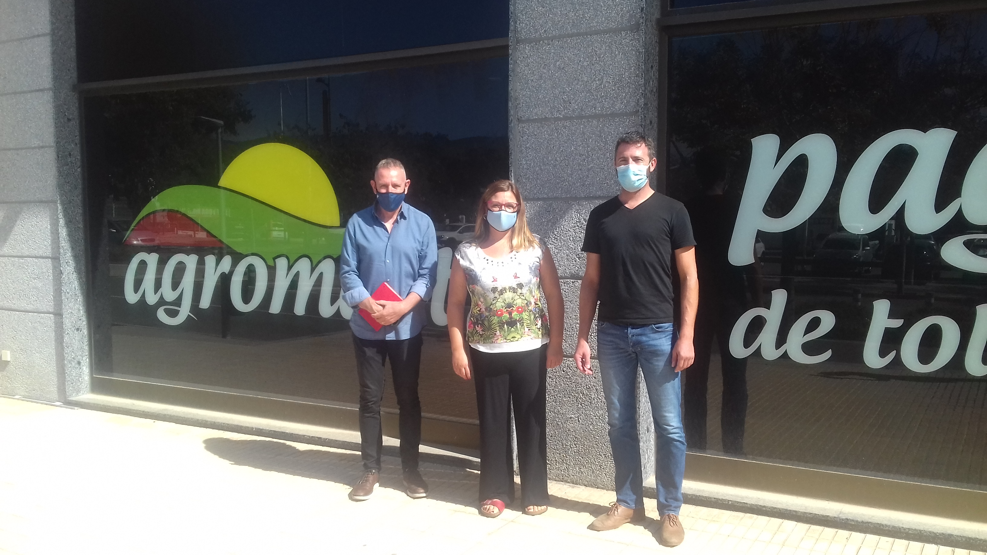 Momento de la visita a un establecimiento de Agromart